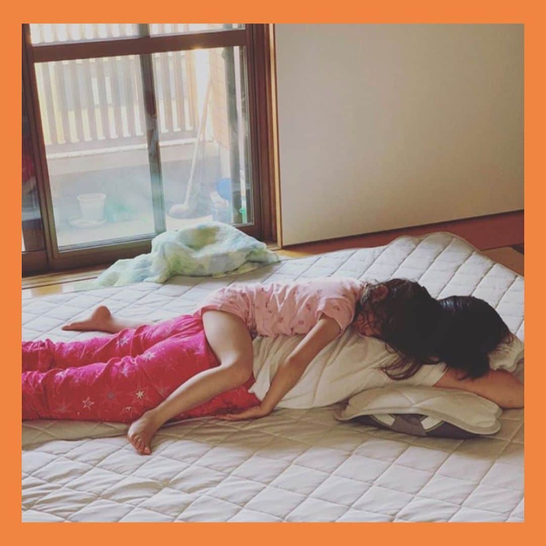 伊藤孝恵さんのインスタグラム写真 - (伊藤孝恵Instagram)「7歳の夜泣きが復活。ごめんなさいごめんなさいと言いながら泣くのです。 私は大丈夫大丈夫ママがいるよと抱きしめる事しか出来ず…  寝落ちして しなくちゃいけない勉強を 白紙呆然 あとはアドリブ  朝から一首詠んでみました。  明日14時15分からは、予算委員会「新型コロナウイルス感染症への対処等」NHK中継入り集中審議で質問に立ちます。  想いは体の中に詰まっているので大丈夫！  #夜泣き #抱きしめる #大丈夫だよ #7歳女の子 #短歌 #予算委員会 #nhk中継  #国民民主党 #参議院議員 #2児の母 #子育て #女の子ママ #伊藤孝恵」7月15日 7時43分 - itotakae