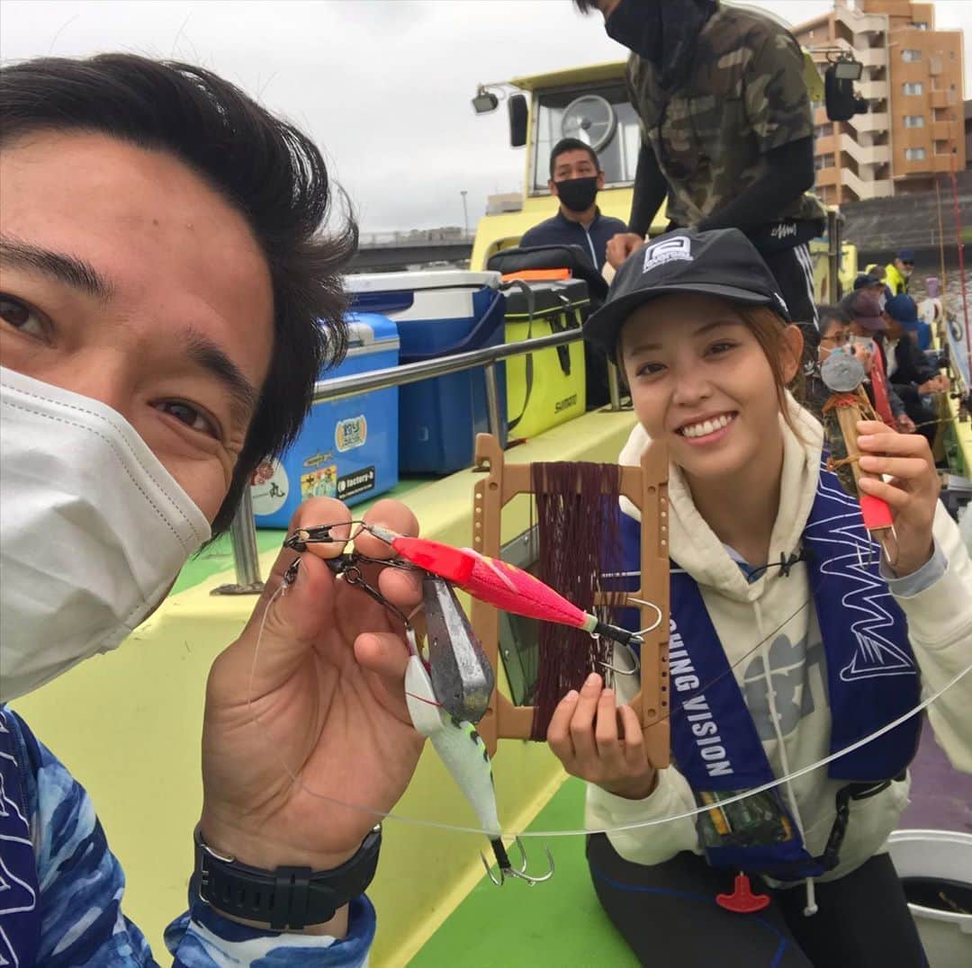 井手大介のインスタグラム：「しほみんとタコ釣り！頑張る！目指せ20杯。 #釣りビジョン #新明丸」