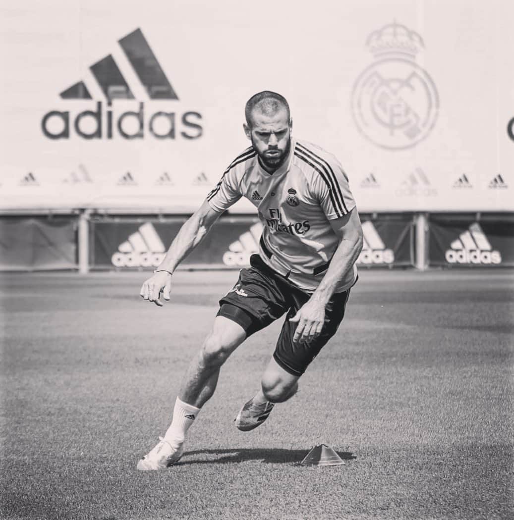 のインスタグラム：「De vuelta 🤜🤛」
