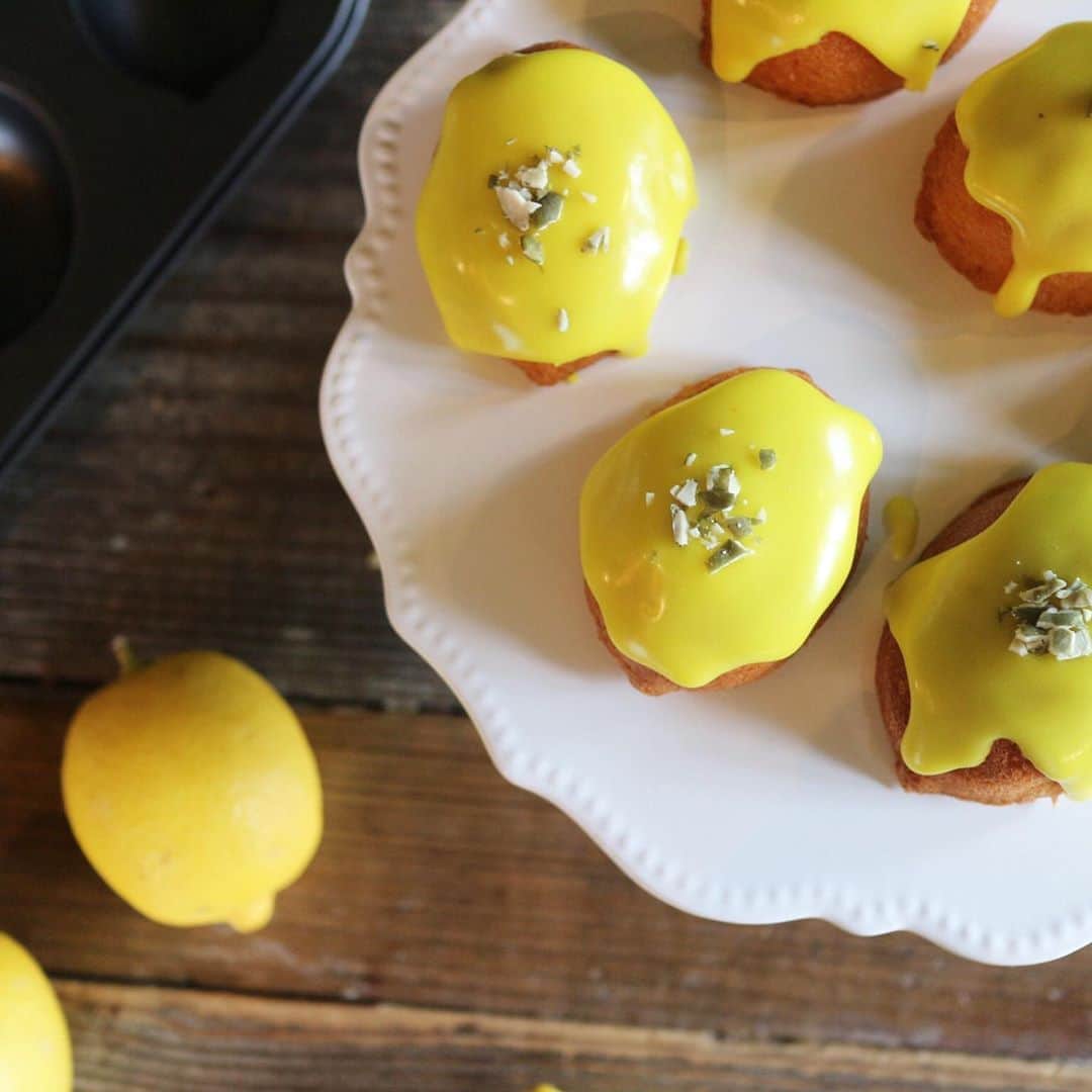 のインスタグラム：「lesson情報☺️🌼 ・ 7月のcake lesson🎂 ・ menu レモンcake🍋🍋🍋  レモンの風味がしっかり感じられるレモンケーキ。  しっとりしたケーキを包む甘酸っぱいアイシングのおいしさに、ついもう1個手が伸びてしまいます。🤤  日程 7月31日(金)19時30分〜21時30分  ご予約・詳細はhpまで…😚🌸 #ukiukicooking #ukiukicafe #japan#cafe#代官山料理教室 #tokyo#daikanyama #instasweets#カフェ#代官山#カフェ巡り#代官山カフェ#カフェ部 #料理教室#料理教室」