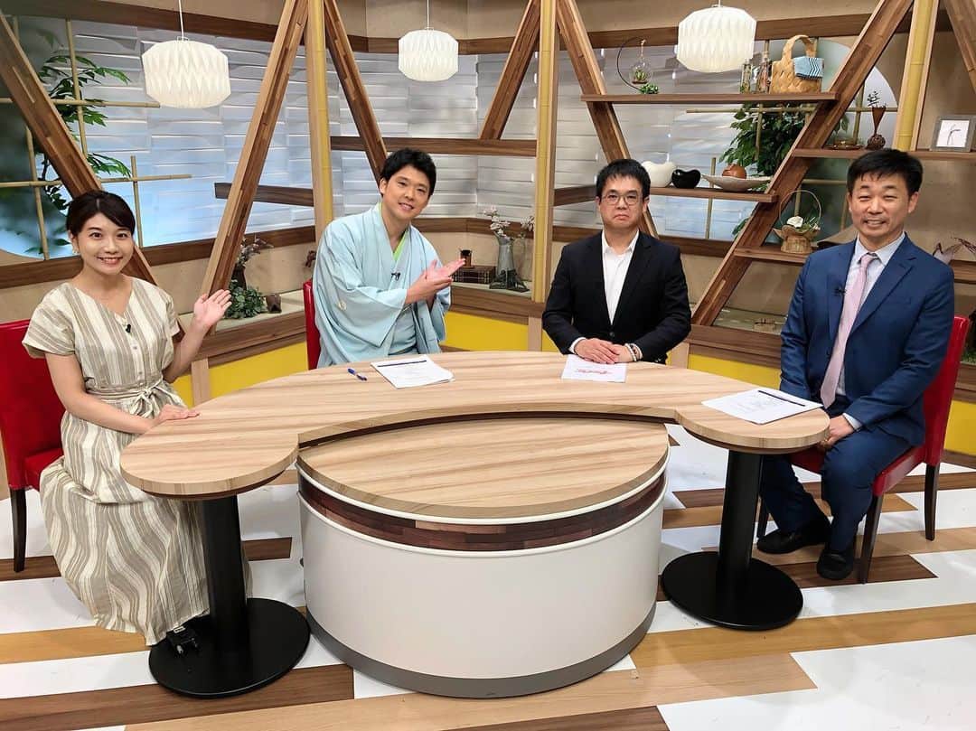 のインスタグラム：「7月19日のプライドは！ 作業服の製造販売の 大川被服という会社です！ . 最近は、おしゃれな作業服の 需要が高まっているということで カジュアルでユニークな 作業服を展開しています😊 . 社長と常務はご兄弟！ 「静」と「動」の うまく合わさった関係性にも 注目ですよ！！ . #プライド#せとうち経済のチカラ#わたしのピリリ#倉敷市#大川被服#兄弟」