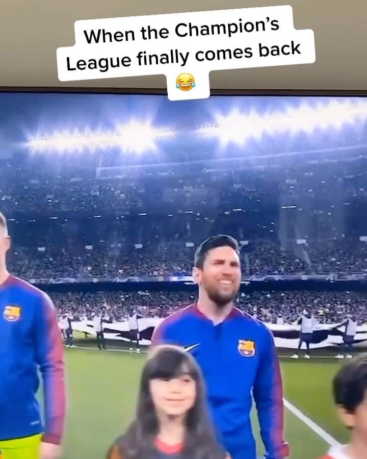 F2Freestylersのインスタグラム：「When the Champion’s League finally comes back... 😂🤣 #funnyvideos #barcelona #manutd #messi #championsleague」