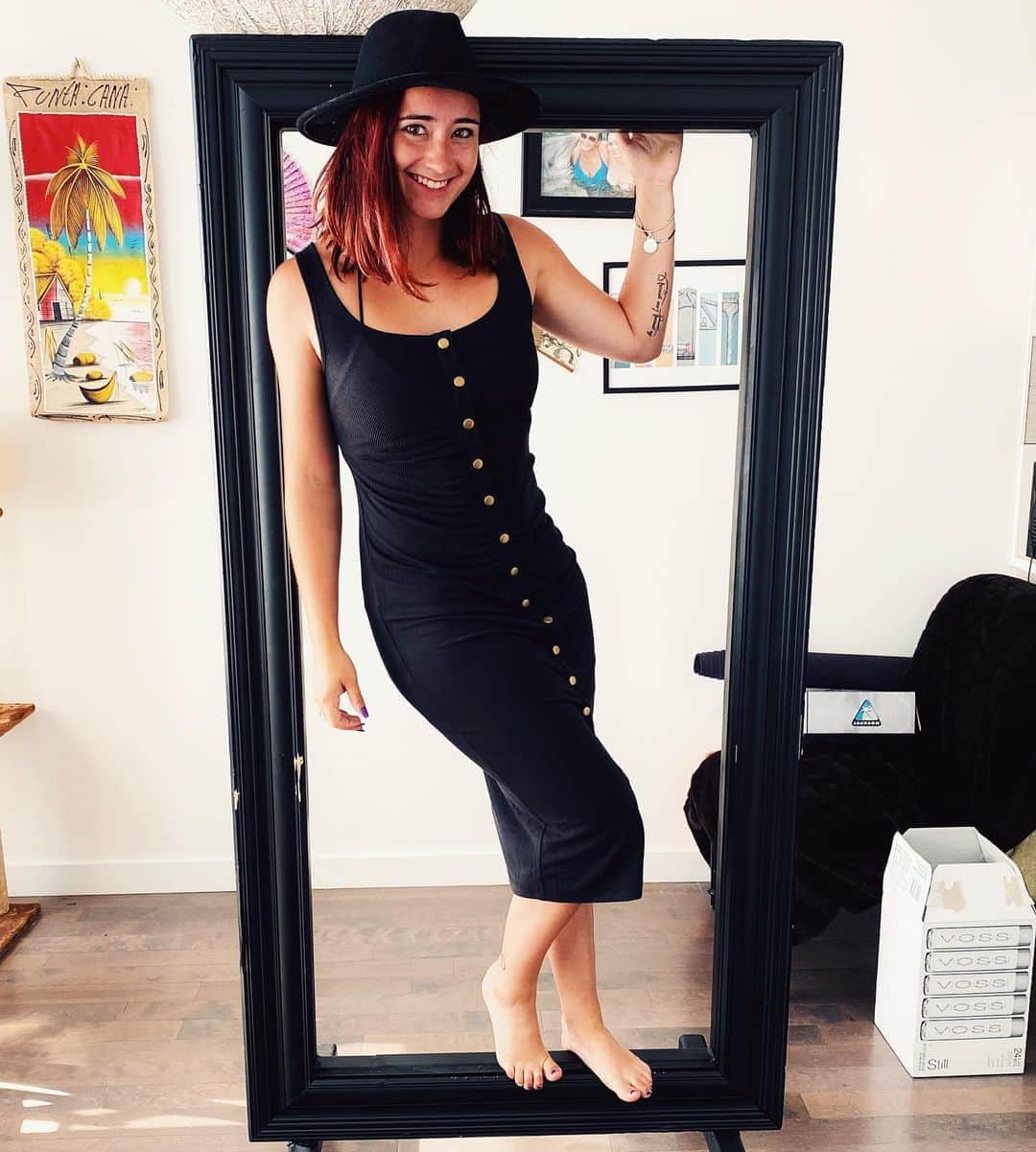 ケイトリン・オズモンドのインスタグラム：「The frame is back! Now I don’t know what to do with it!  • • Looking for creative brains to help me decide how best to reuse/refurbish my “mirror” from Rock the Rink!  • • Obviously though I had to recreate the “transformation” from glam to chill. Swipe to see the dream I had for this program.. also known as me not being able to fall asleep last night.  • • • #rocktherink #thursday #jessglynne #mirrortransformation」