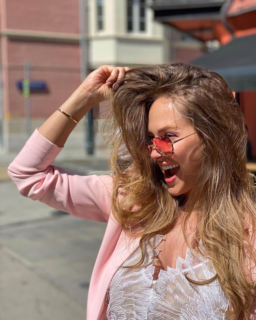 ヴィクトリア・ツラノーヴァさんのインスタグラム写真 - (ヴィクトリア・ツラノーヴァInstagram)「Вот такого вам настроения: смелого, дерзкого, доброго, легкого... И пусть личное остаётся личным ❤️, а Инстаграм - местом для публичного, полезного, эстетически приятного 🥰 .」7月14日 23時26分 - victoria.tsuranova
