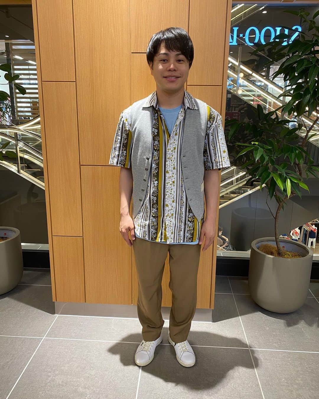 井上裕介のインスタグラム：「みんな元気かな！？  #NONSTYLE #ノンスタイル #井上 #夜 #一人 #寂しい #みんなに #声をかけてみる」