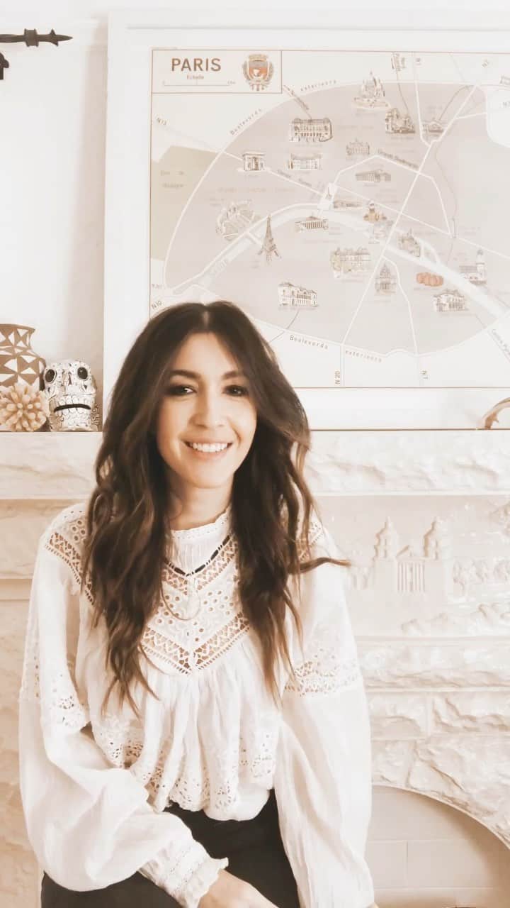 ケイト・ボイージェルのインスタグラム：「Happy Bastille Day! 🇫🇷 In honor of my home away from home, France, I’m sharing a fun behind the scenes video of my recent single “French” today! Get an in-depth look at the inspiration behind the song and the photoshoots for the artwork, plus find out what the French part in “French” actually means 🎶  .  If you haven’t seen it yet, check out the full lyric video here: https://youtu.be/9Xsca5Z0Tj8」