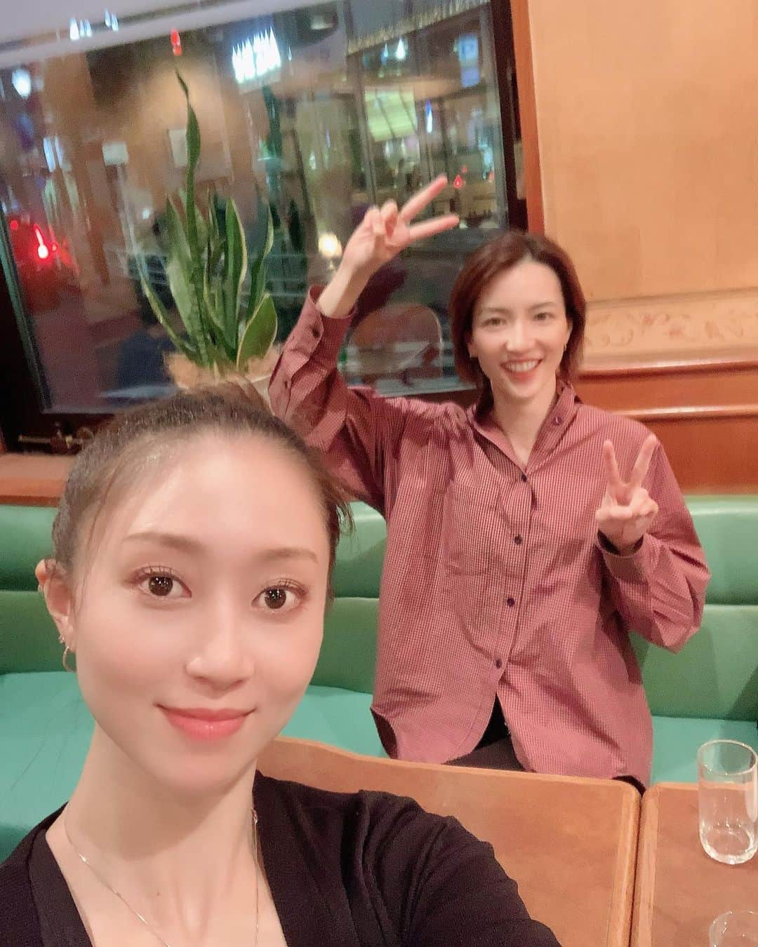 鳳翔大さんのインスタグラム写真 - (鳳翔大Instagram)「ひゃっほーい✌️😆😆😆😆😆😆😆😆😆😆😆😆😆😆😆🤩  やっと会えましたぜ☃️ 3ヶ月半振りくらい⁈  ちょっとお茶…のつもりが、気付いたら6時間経ってた… それでも足りなかった笑  ガバガバ笑ったわー🤪 腹筋が元気になったよ🙌  #元雪組 #元宙組 #元男役 #早霧せいな　さん」7月14日 23時44分 - dai_hosho_official