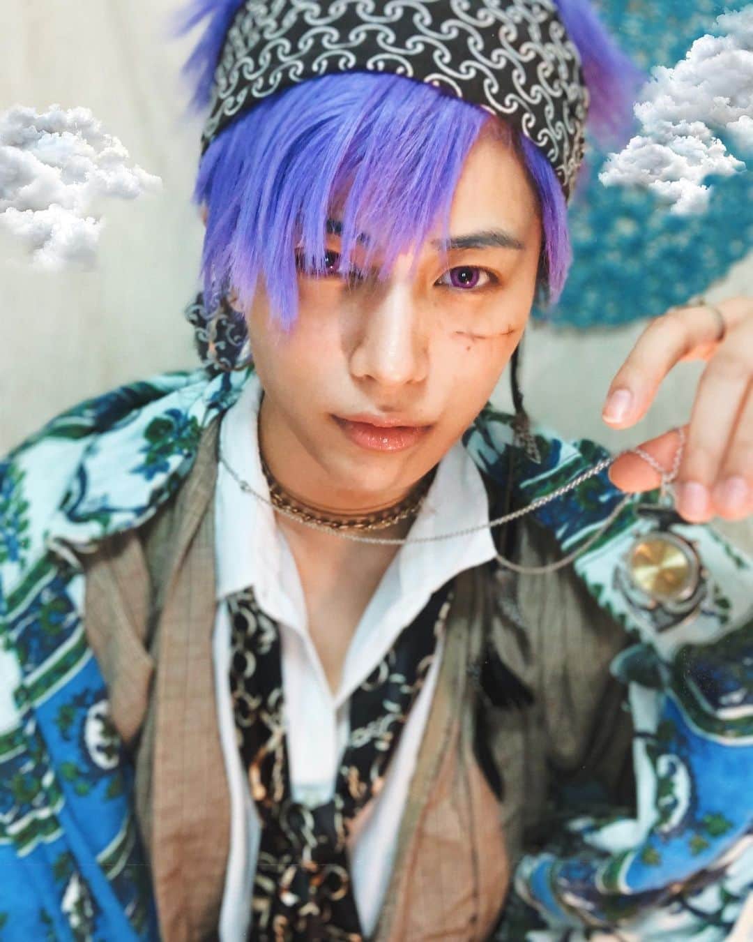 春川芽生のインスタグラム：「大航海時代風の航海士に！ 俺は！！！！！！！！！！ なった！！！！！！！！！💥⚓︎🌊🌫🌦🍊  #創作 #コスプレ #男装 #仮装 #cos #海賊」