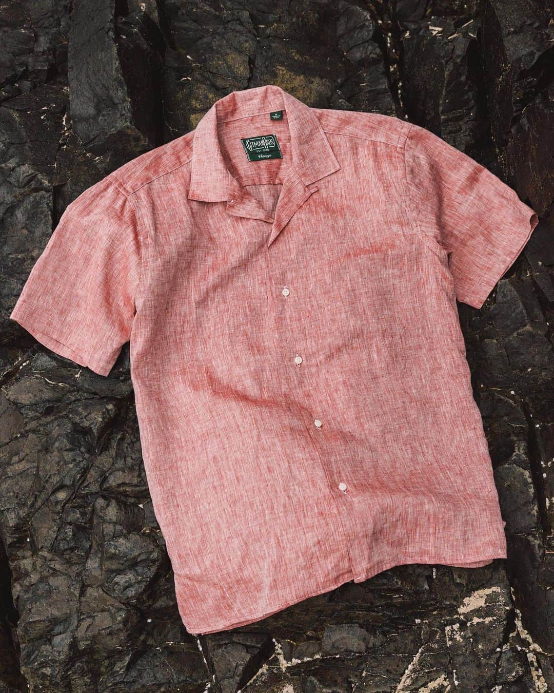 のインスタグラム：「Burgundy, Black, and Blue flecked 100% linen camp shirts. Perfect for summer weather and found exclusively on our website ❤️🖤💙」