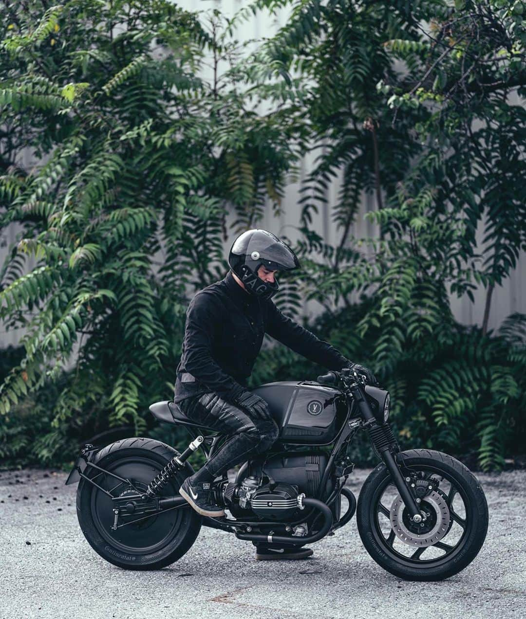 epidemic_motorsさんのインスタグラム写真 - (epidemic_motorsInstagram)「Vagabund V12, BMW R100RT by @vagabund_moto   📷 @stefan_leitner #moto #handmade #handcrafted #custom #custombuilt #motorcycle #motorrad #custombike #caferacer #bmwmotorrad #bmw #bmwr100 #photography #stefanleitner #r100rt #V12 #industrialdesign #graz #austria #design #3dprinting」7月15日 0時42分 - epidemic_motors