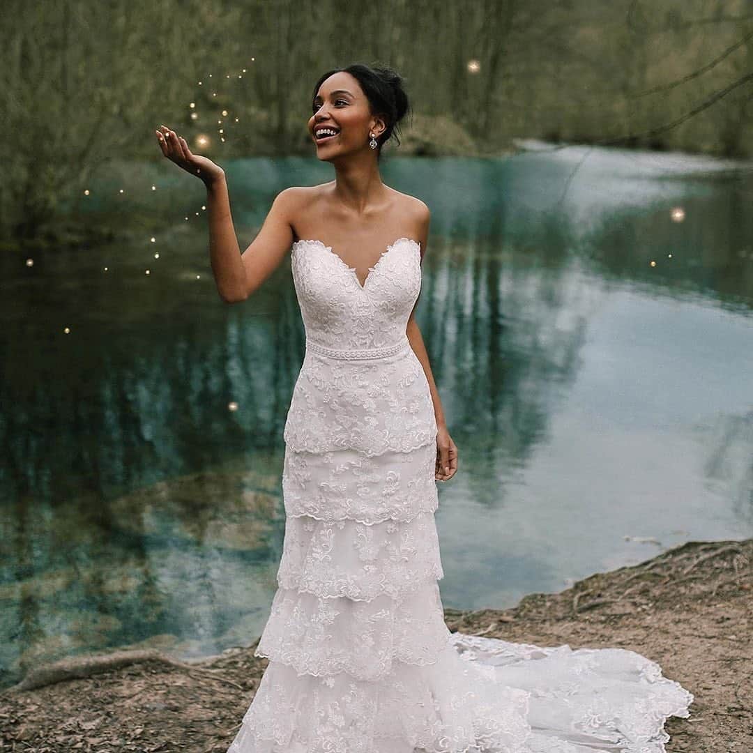 Bedroom diaryのインスタグラム：「Sensational ✨ 📷 via @kleinfeldbridal (Gown by @allurebridals)」