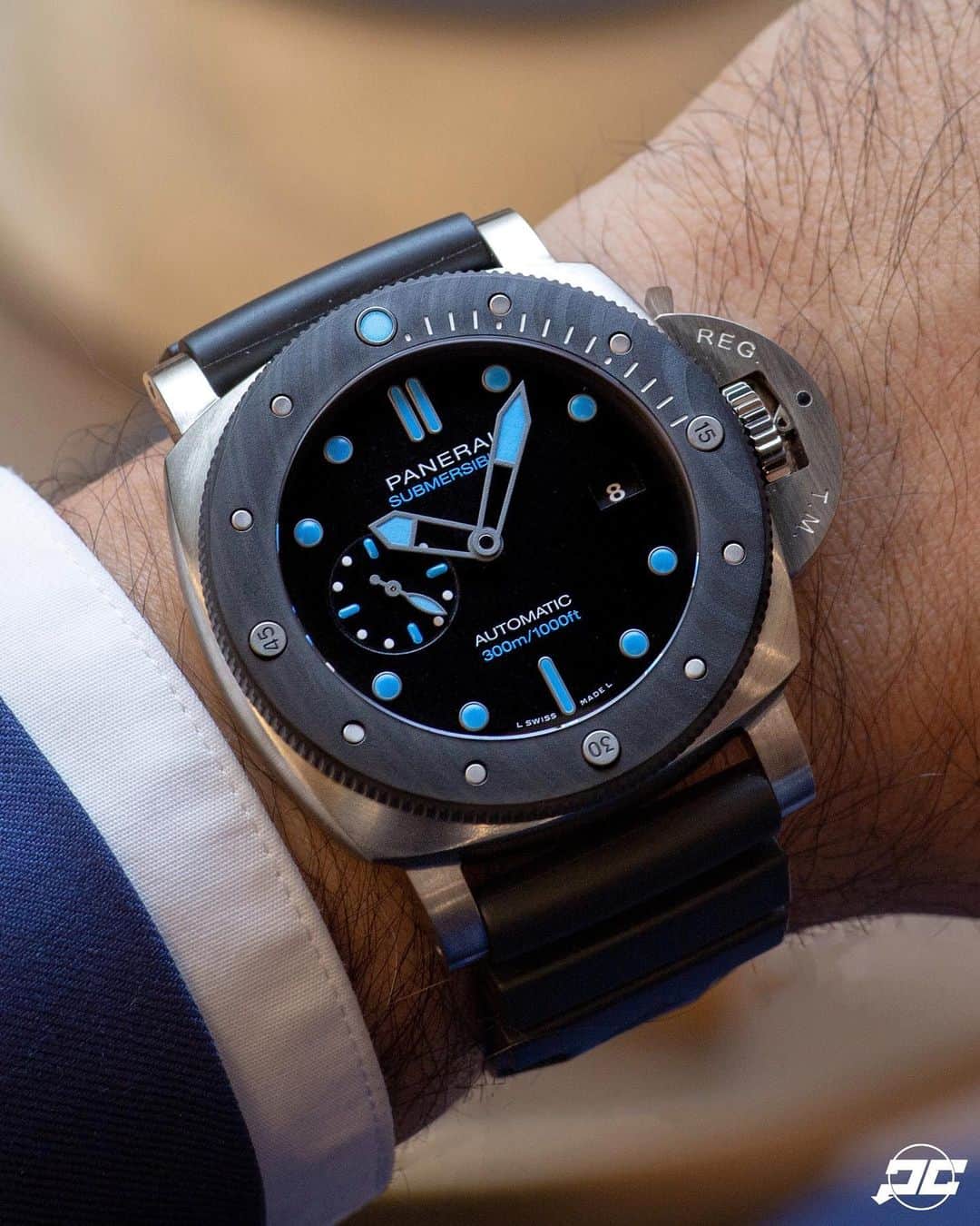 パネライのインスタグラム：「A perfect marriage of two amazingly innovative materials from #Panerai. The #PAM799 features a 47mm BMG-Tech Case topped off with a Carbotech Bezel. What are your thoughts on this combination for the Submersible? #PaneraiCentral」