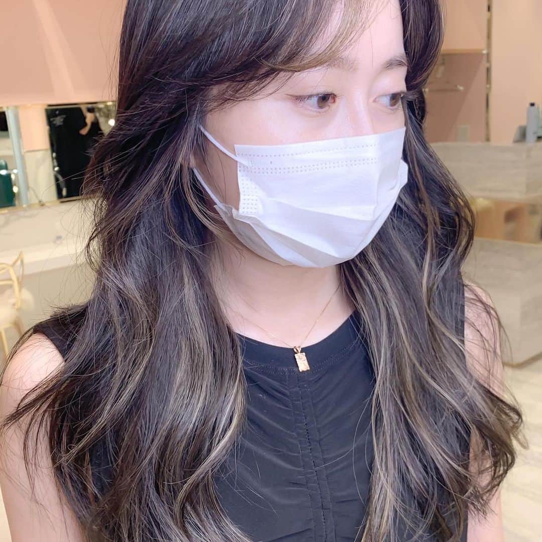 原涼香のインスタグラム：「𝐏𝐨𝐢𝐧𝐭 𝐡𝐢𝐠𝐡𝐥𝐢𝐠𝐡𝐭 🤎 バングのフレーム、おくれ毛、エリ足、 欲しいとこに、ほしいだけ❤︎ ㅤㅤㅤㅤㅤㅤㅤㅤㅤㅤㅤㅤㅤ」