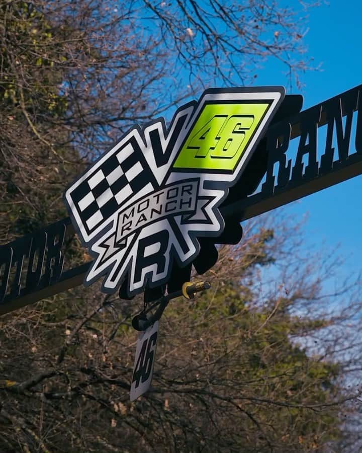 のインスタグラム：「‪Discover the Motor Ranch VR46! 🤠🏁‬ . ‪Private tour guide @valeyellow46 shows you around his exclusive training grounds. ▶️ Watch the full video by tapping on the 🔗 in our bio.  . . ‪@monsterenergy  @vr46ridersacademyofficial  #MonsterEnergy  #MotoGP‬」