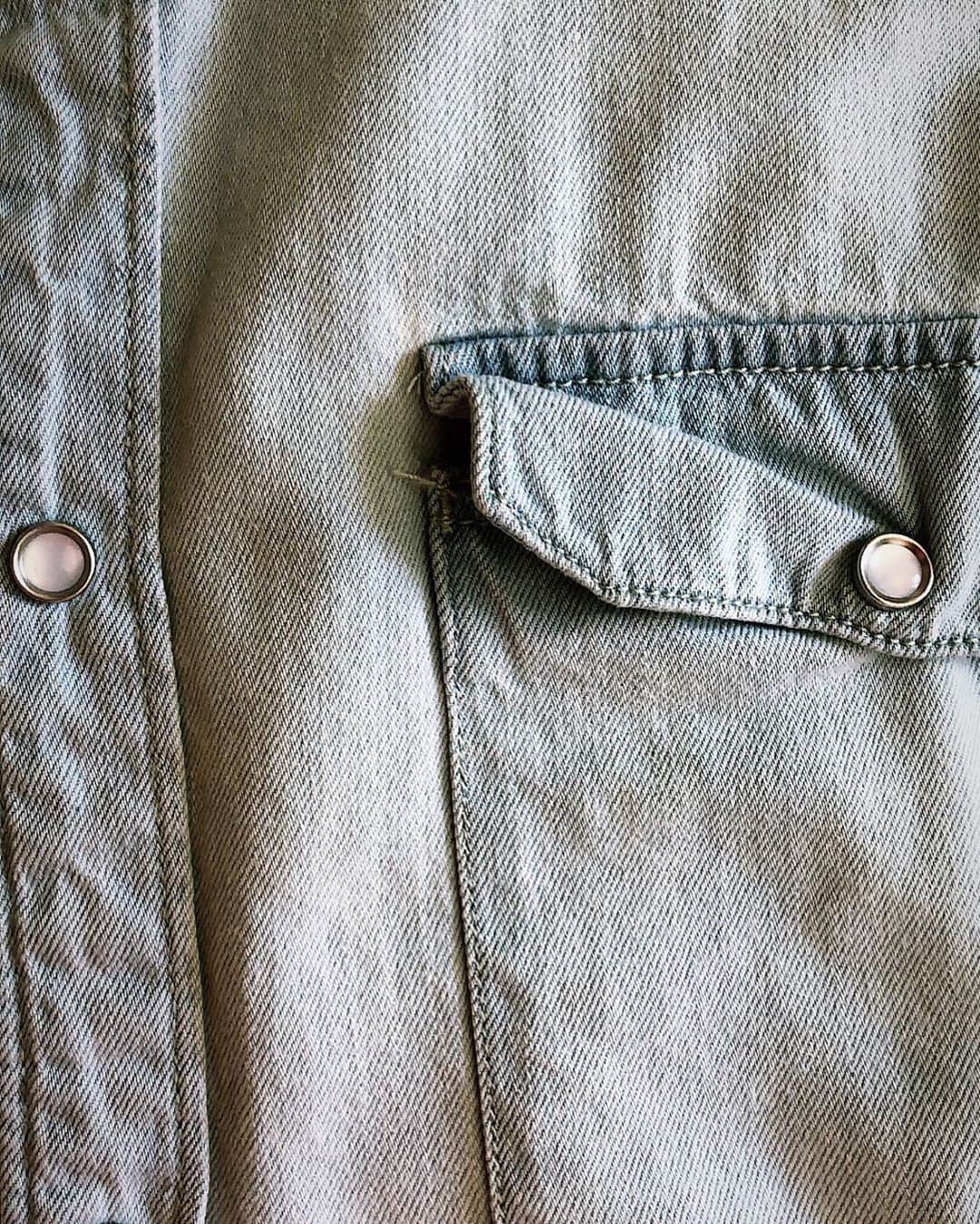 ケアレーベルのインスタグラム：「We are denim lovers of course, and you?⁣ ⁣ #carelabel #denimlovers #denimstory #denimaddiction」
