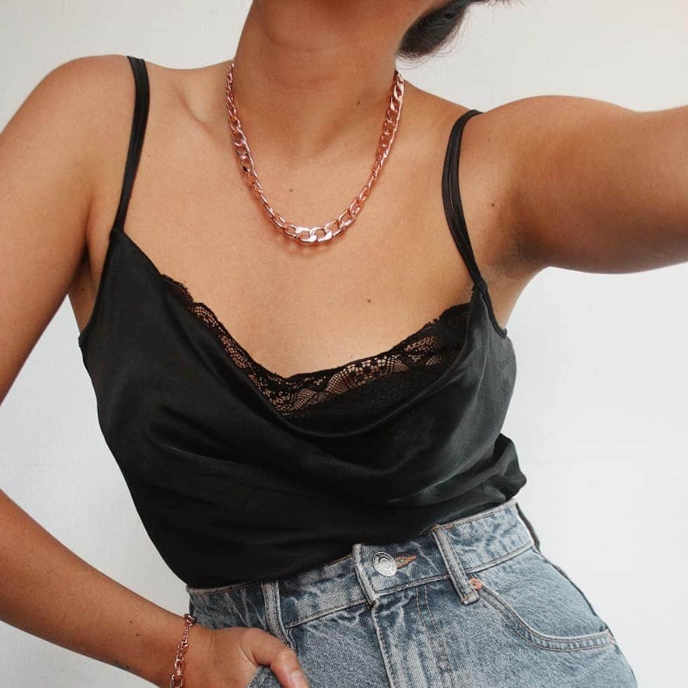 のインスタグラム：「Chunky Chains - best layered or single?   #oreliajewellery #chunkychains #rosegold」