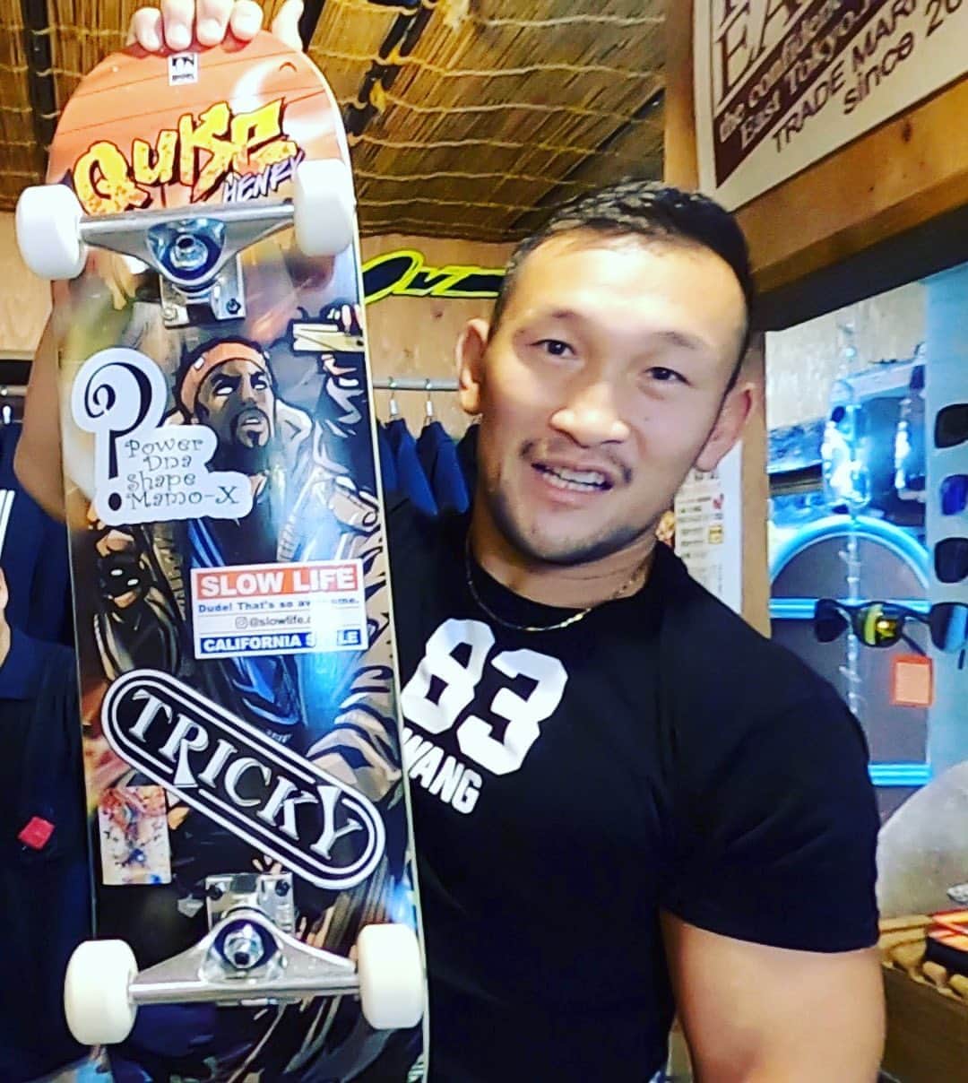 ストラッサー起一のインスタグラム：「僕のNEWスケートボード👍 次回のYouTubeで僕の滑りをお見せします🙋‍♂️  #スケートボード #スケボー」