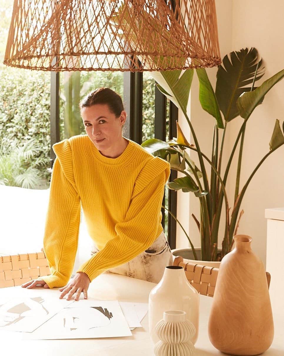 ギャランス・ドレのインスタグラム：「Love this idea of the Armchair Traveller that I worked on with @bally and @cabanamagazine. . How do we travel when we have to stay in place? Writing, drawing, reading and looking back at all the wonderful things we brought from our past journeys… . What do they have in common? Which era of ourselves do they bring us back to? . Spending so much time on the road, I don’t really need a dedicated creative space. I write and draw everywhere, a piece of paper, my phone, my computer - sometimes it disappoints people because they imagine me in a room full of brushes and watercolors - but this is how I created the life and the freedom I so like.  #curatedbycabana #cabanaxbally - photo by @colienarentmeester」