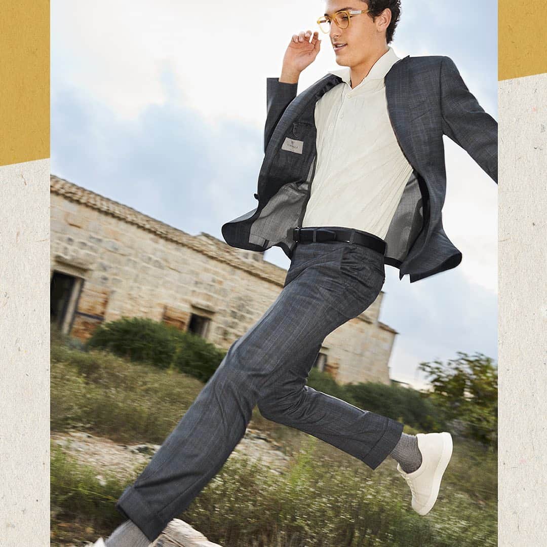 カナーリのインスタグラム：「Find the comfort and freedom of movement on breatheable light fabrics. #Canali1934 #CanaliSS20 #MadeInItaly #SummerMemories」