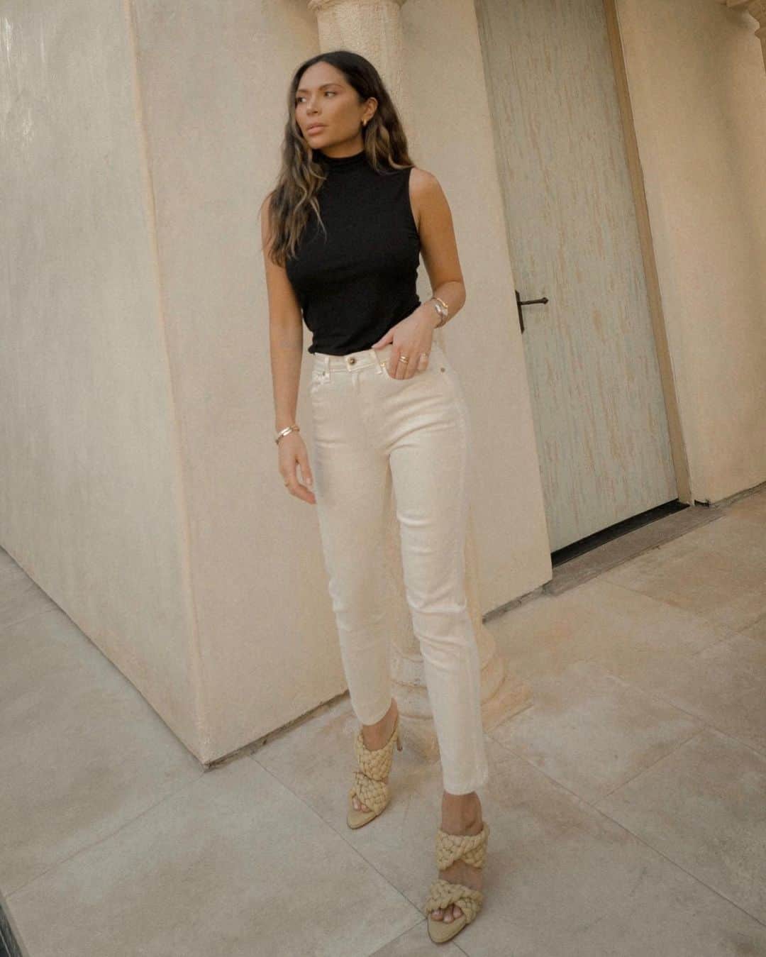 Marianna Hewittさんのインスタグラム写真 - (Marianna HewittInstagram)「heels and jeans? feels like forever since I’ve actually worn these 😂」7月15日 1時43分 - marianna_hewitt
