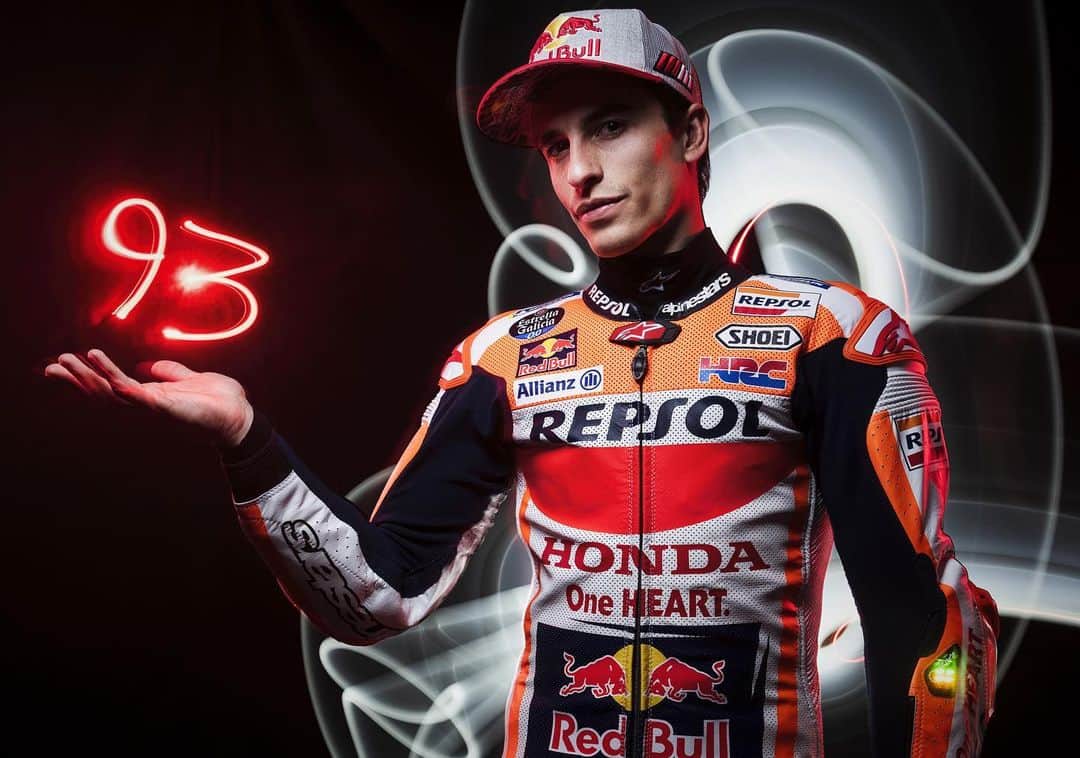 レプソル・ホンダのインスタグラム：「9️⃣3️⃣ is the key 🔑 ⠀⠀⠀⠀⠀⠀⠀⠀⠀ 📸 - @redbull  ⠀⠀⠀⠀⠀⠀⠀⠀⠀ #MotoGPIsBack #MotoGP #MM93 #MarcMarquez93 #Racing #Repsol #Honda #Racing #RepsolHonda #HRC #RC213V #ThePowerOfDreams #Racing #Motorcycle #Team #OneHeart」