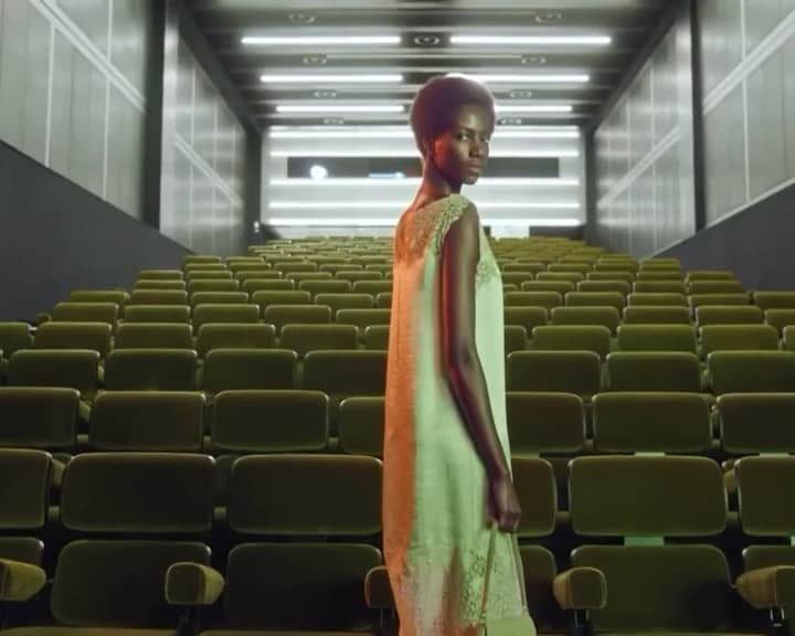 のインスタグラム：「If we’ve learned a thing about digital presentations is that there is no middle ground. It’s either a hit or a miss. In @prada’s case, the house’s Multiple Views aka The Show That Never Happened hit the bullseye. Miuccia Prada invited five image-makers to interpret the latest collection. The viewer is taken into a chamber in which they can access the different facets of a Prada multiverse courtesy of Willy Vanderperre, Juergen Teller, Joanna Piotrowska, Martine Syms, and Terence Nance. The outcome is as dynamic and visually stimulating as a live runway show. Read more on the show that never happened coming soon to thelovemagazine.co.uk.」