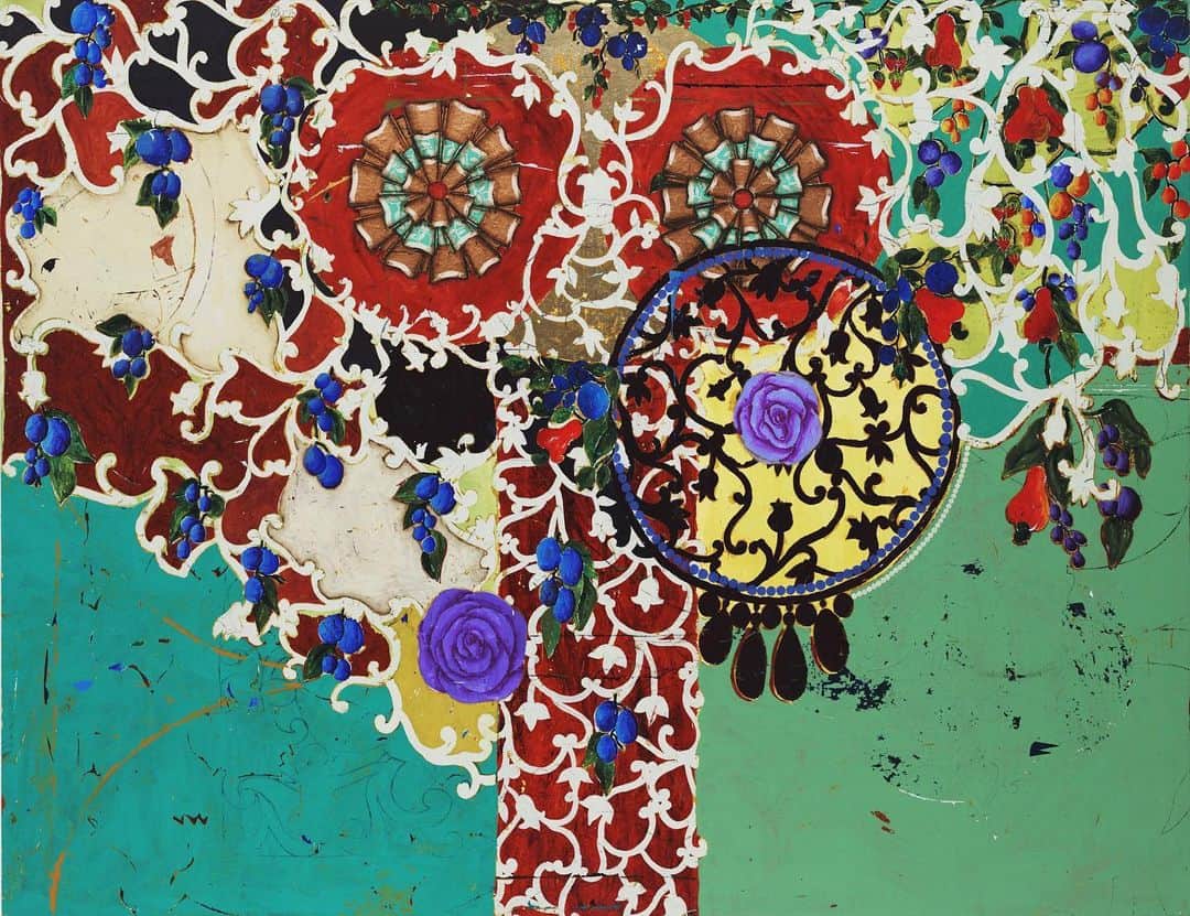 のインスタグラム：「This vibrant, kaleidoscopic painting by #BeatrizMilhazes draws on Latin American and European traditions, with elaborate layers of Arabesque motifs inspired by Brazilian culture, ceramics, lacework, carnival decoration, music, and baroque architecture.  The Brazilian artist chose the title "Succulent Eggplants" for this work not due to its content but because “it's something that is delicious, something that leaves you some pleasure.”  Listen to the artist explain her vision for the painting in our audio guide at the link in bio. --- [Beatriz Milhazes. “Succulent Eggplants.” 1996. Synthetic polymer paint on canvas. © 2018 Beatriz Milhazes] #MoMACollection」