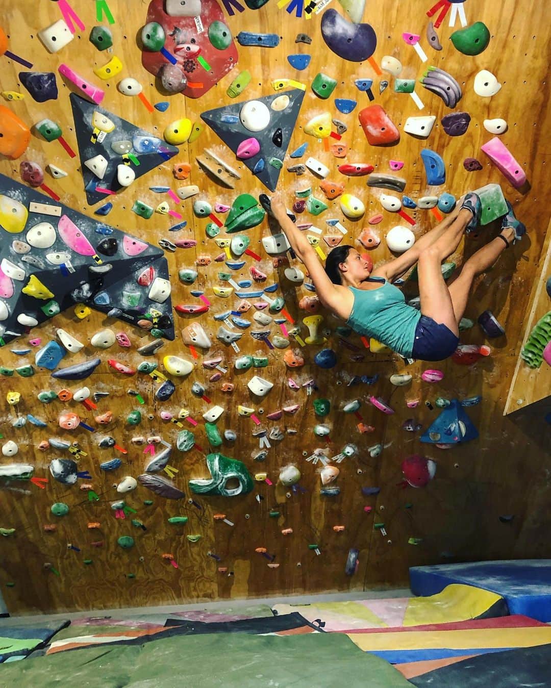ミーガン・マスカリーナスのインスタグラム：「This wall 😍  ... #climbing #Colorado」