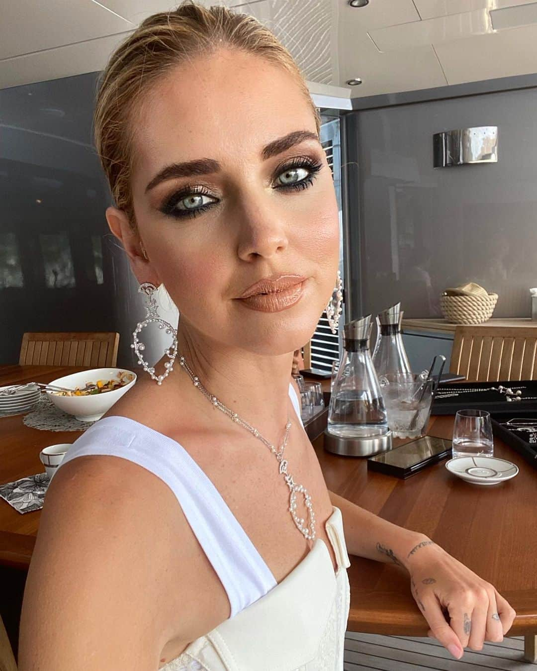 キアラ・フェラーニさんのインスタグラム写真 - (キアラ・フェラーニInstagram)「Loved this glam for campaign day 1 😍」7月15日 1時56分 - chiaraferragni