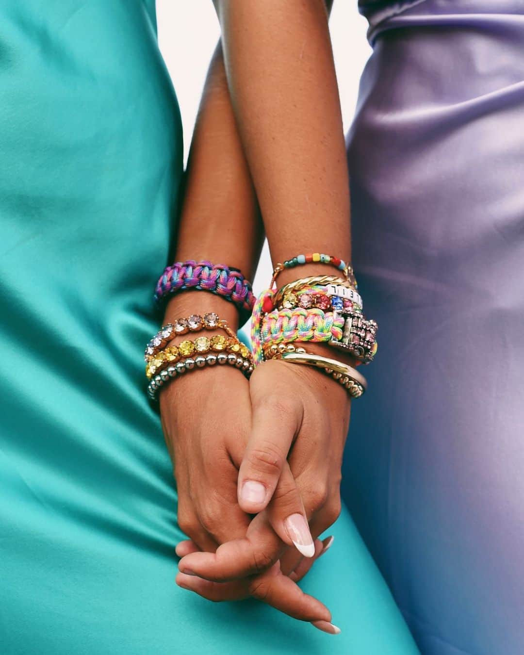 ダニジョーのインスタグラム：「Attached at the Slip 🧬 #dannijogirls #armparty」