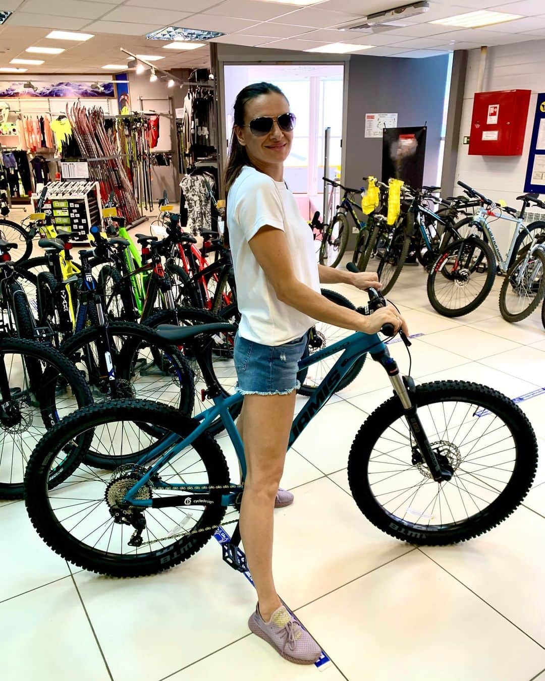 エレーナ・イシンバエワのインスタグラム：「Теперь у меня свой, железный конь 😍 ⠀ Now I have my own iron horse 😍」