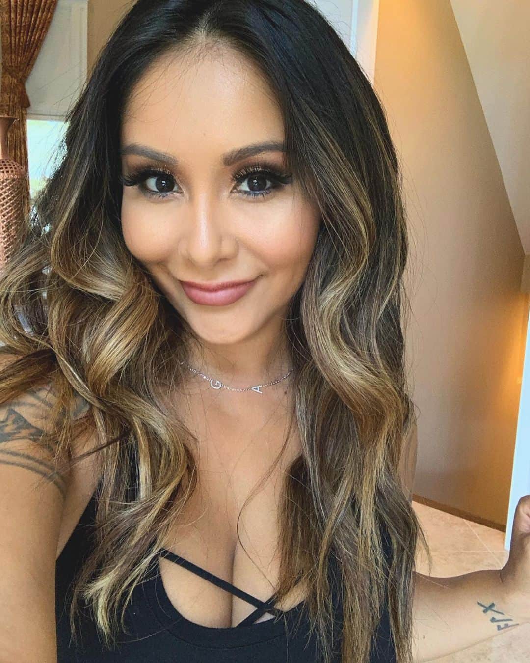 ニコール・ ポリッツィのインスタグラム：「OKAY @misterp79 💄💯」