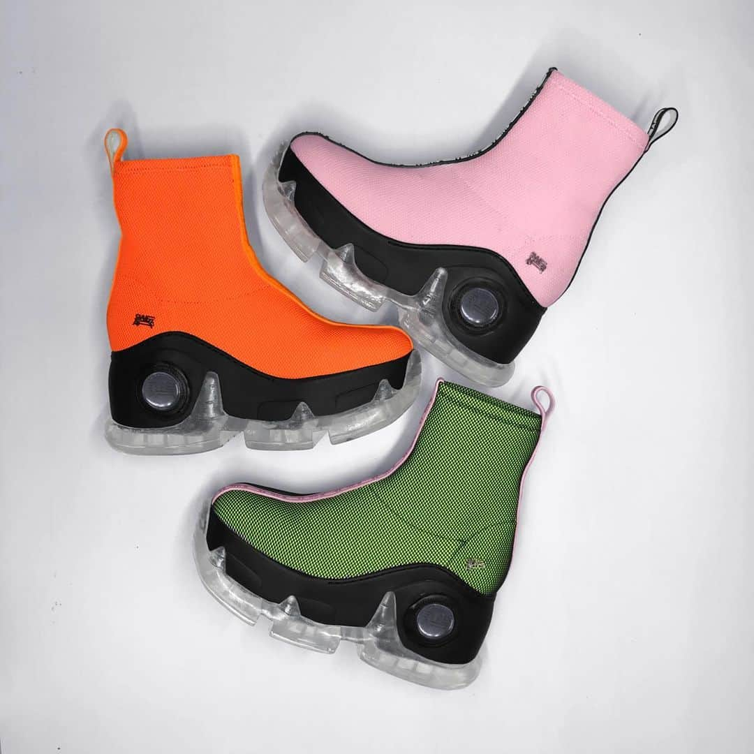 スウェアさんのインスタグラム写真 - (スウェアInstagram)「The hybrid AIR Xtra is covered in sock-fit neoprene layered with mesh in colourways that shouldn't be missing from your summer wardrobe. Now available at Farfetch.com. #swearlondon」7月15日 2時07分 - swearlondon