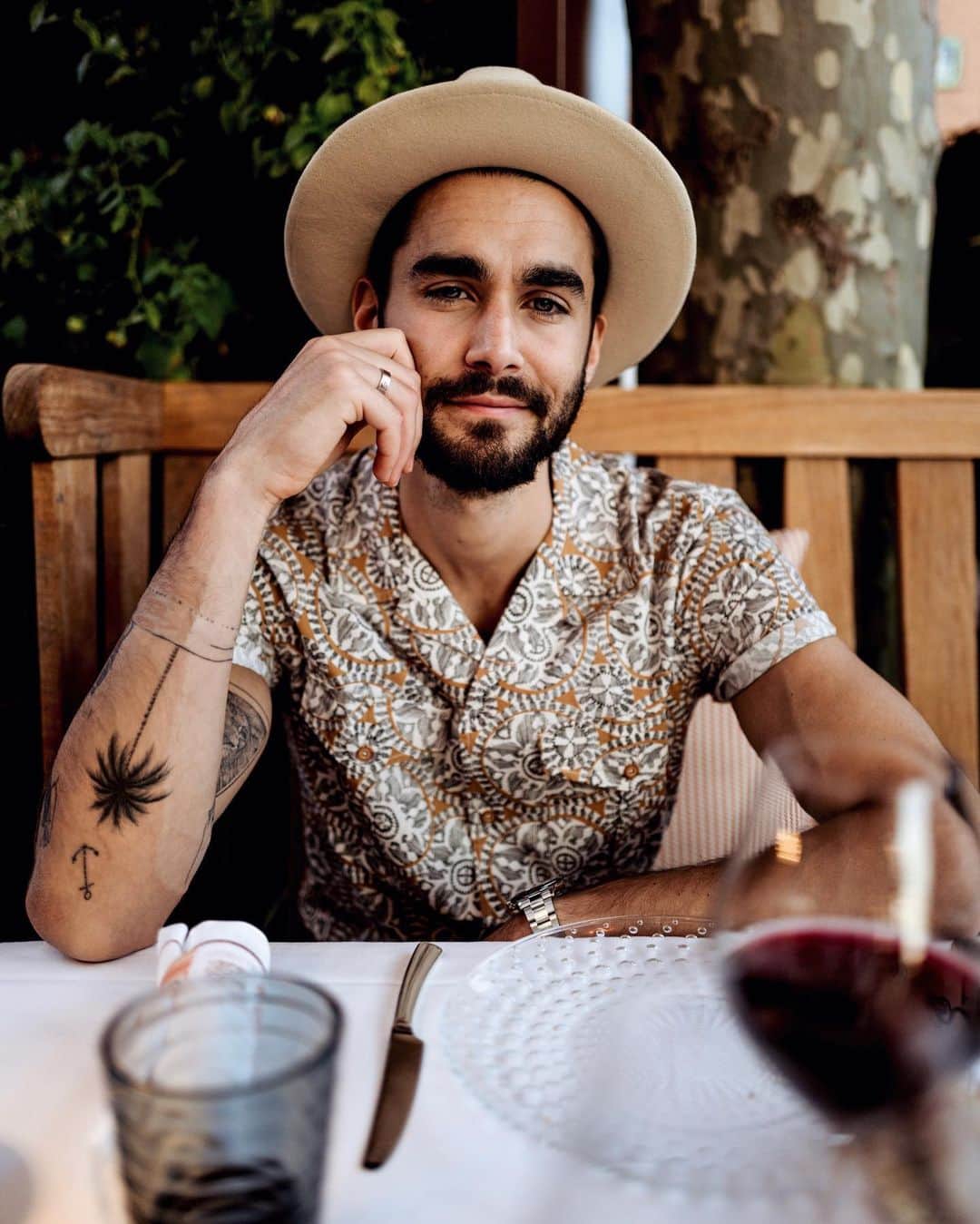 NICOLAS SIMOESのインスタグラム：「Pizza please 🍕✨」