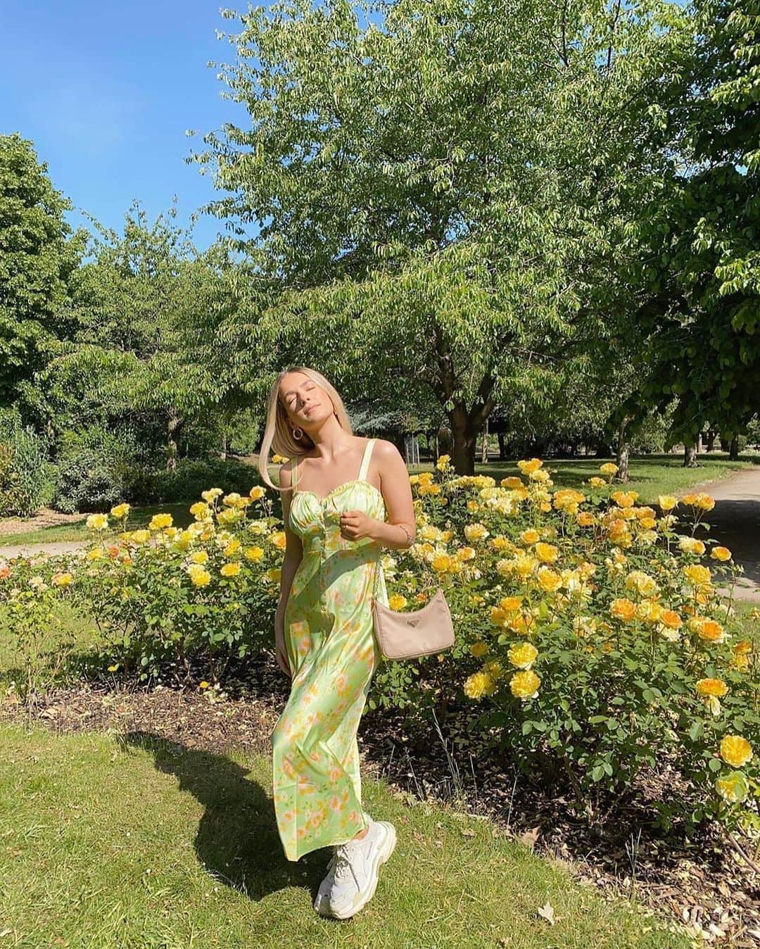 ASOSさんのインスタグラム写真 - (ASOSInstagram)「The only thing missing from your picnic is this dress 🧺  🔎  ASOS DESIGN satin button through slip dress (1617981)」7月15日 3時01分 - asos