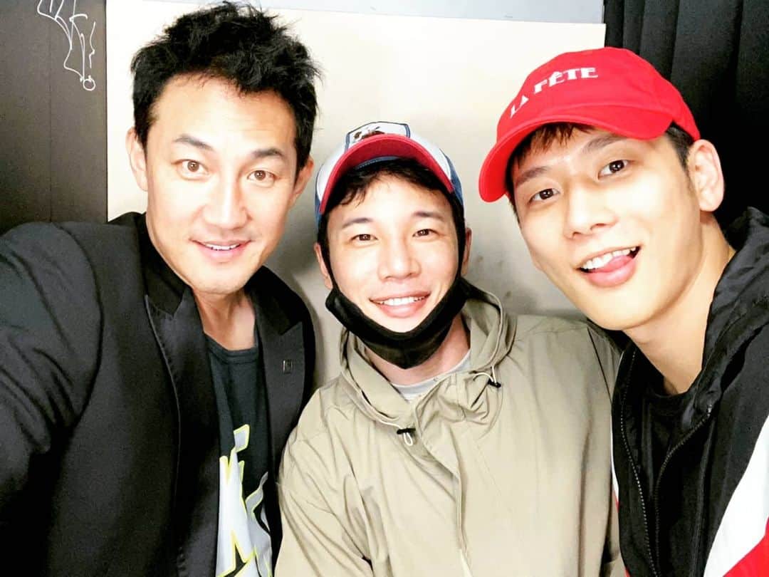 ハン・ジョンスさんのインスタグラム写真 - (ハン・ジョンスInstagram)「오늘 다시 만난 빅브라더스와 이태원 강현동생 턱시도 입고 나갔는데 한게읍네... ㅡㅡ;; #빅브라더스 #강현 #moma_1219」7月15日 2時58分 - hanjungsoo