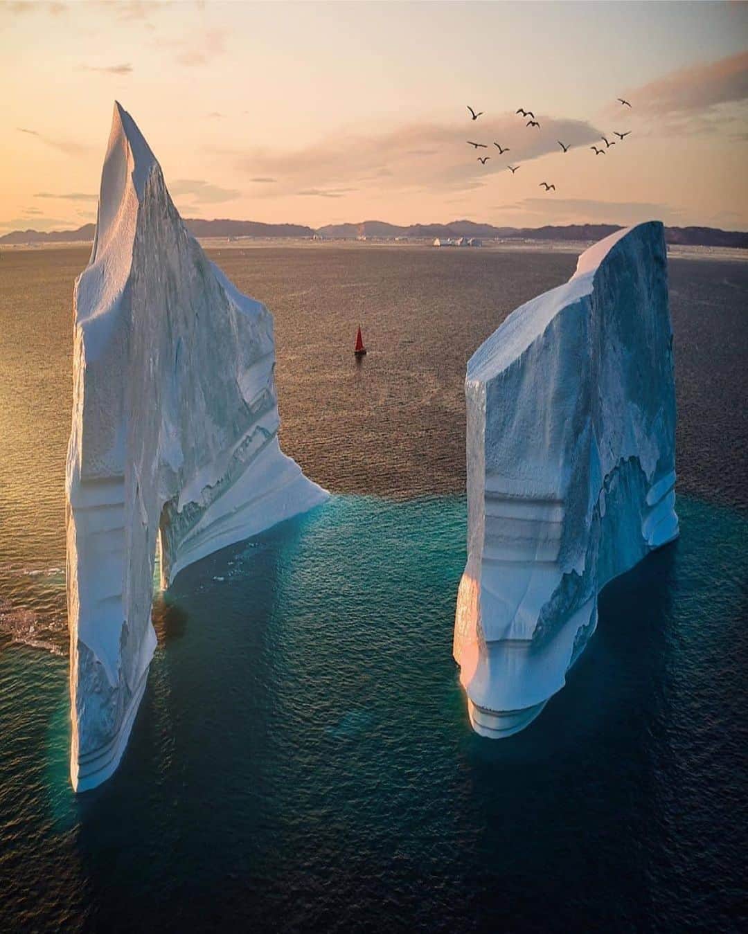 Earth Picsさんのインスタグラム写真 - (Earth PicsInstagram)「Greenland 🇬🇱  📷 : @elfintanned」7月15日 3時04分 - earthpix