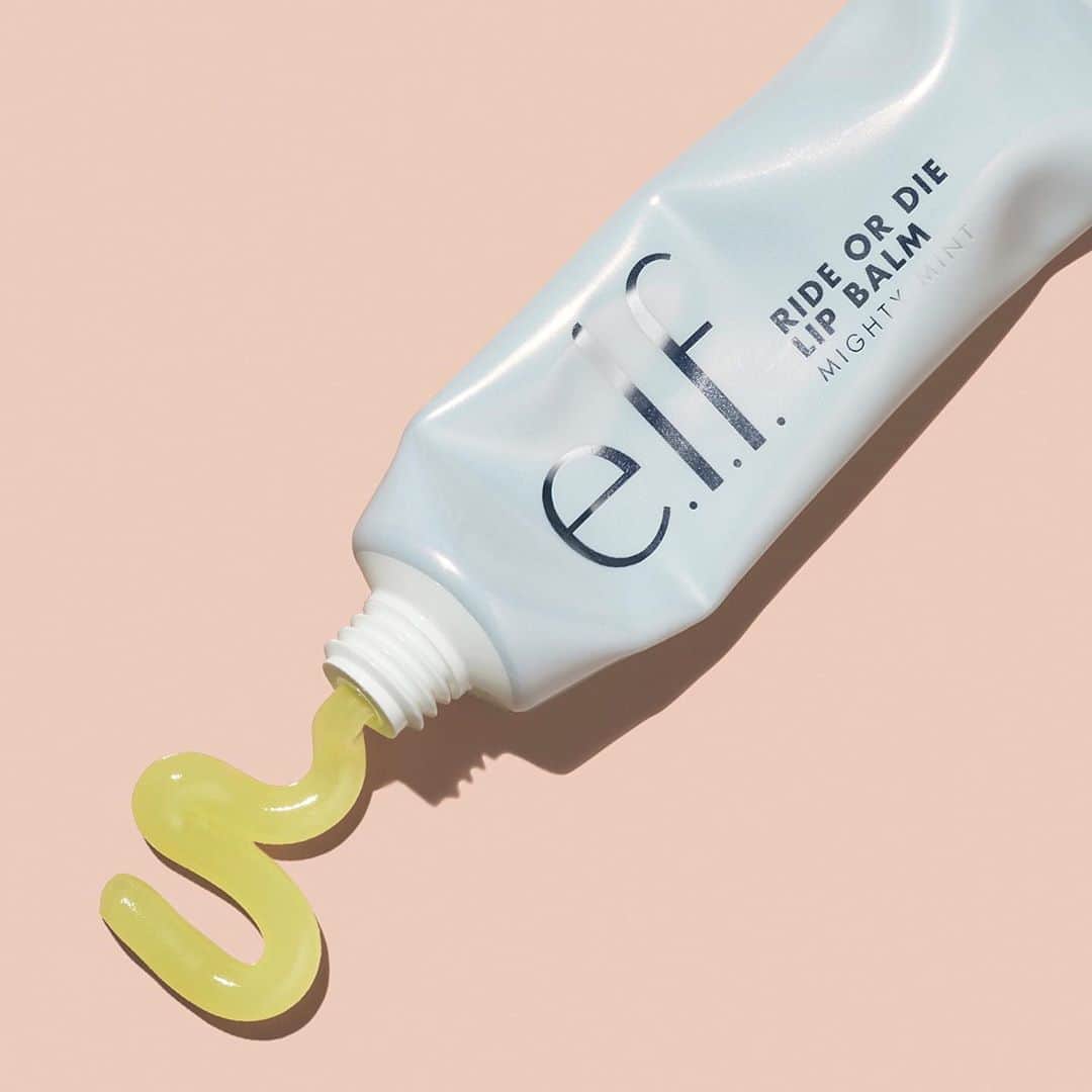 e.l.f.さんのインスタグラム写真 - (e.l.f.Instagram)「So fresh 💚Our NEW Ride or Die Lip Balm in shade Mighty Mint adds a clear shine to lips with a refreshing mint scent. Infused with Jojoba Oil and Vegan Collagen to hydrate and repair lips instantly! Tap to shop all four shades! ✨ #eyeslipsface #elfingamazing #elfcosmetics #crueltyfree #vegan」7月15日 3時04分 - elfcosmetics