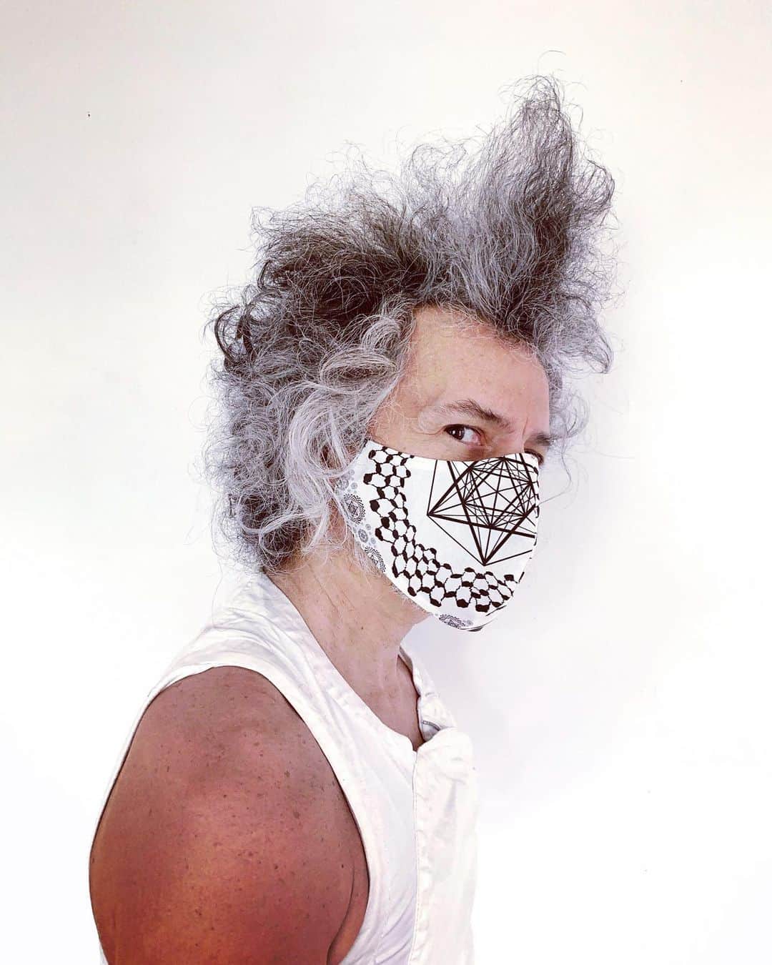 スリーアズフォーのインスタグラム：「New Versions of “inSALAAM inSHALOM” Masks are now available on our shop in limited edition! Featuring Gabi In “BLACK inSALAAM inSHALOM” mask - our  iconic print from 2012 collection "inSALAAM inSHALOM", celebrating the textiles of both Arabic and Jewish cultures by mixing the geometric patterns of the TWO worlds and uniting them as ONE !  We are donating 10% of each purchase towards creating medical masks for  the support of the health community in New York City  All masks are limited edition - One of A kind ! #mask #facemask」