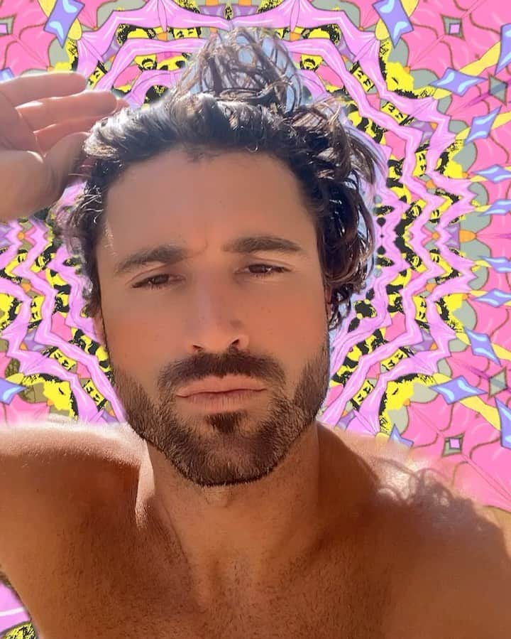 ブロディ・ジェンナーのインスタグラム：「Comment if you think we should actually throw a MALIZA party with @followthefishtv headlining when we get this Covid situation under control. 🍫🍄」