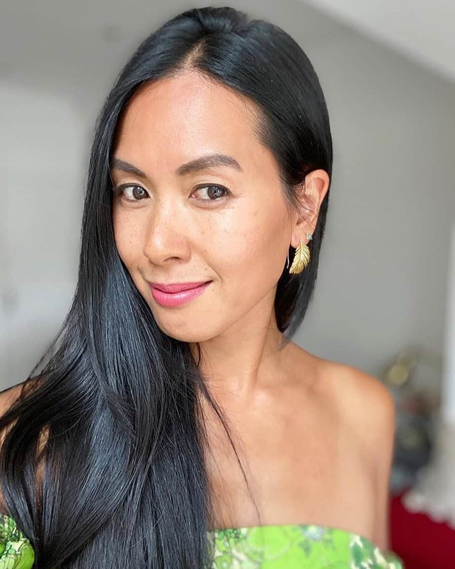 アレックスモンローさんのインスタグラム写真 - (アレックスモンローInstagram)「The fabulous @thefashionablepan looking stunning in our Palm Leaf earrings 🌴✨ A sprinkle of nature’s magic make their way into these mood-boosting earrings! 💫🐝 Product link in shot 📸   #AlexMonroe #HandmadeinEngland #InspiredbyNature #EthicallyMade」7月15日 3時59分 - alexmonroejewellery