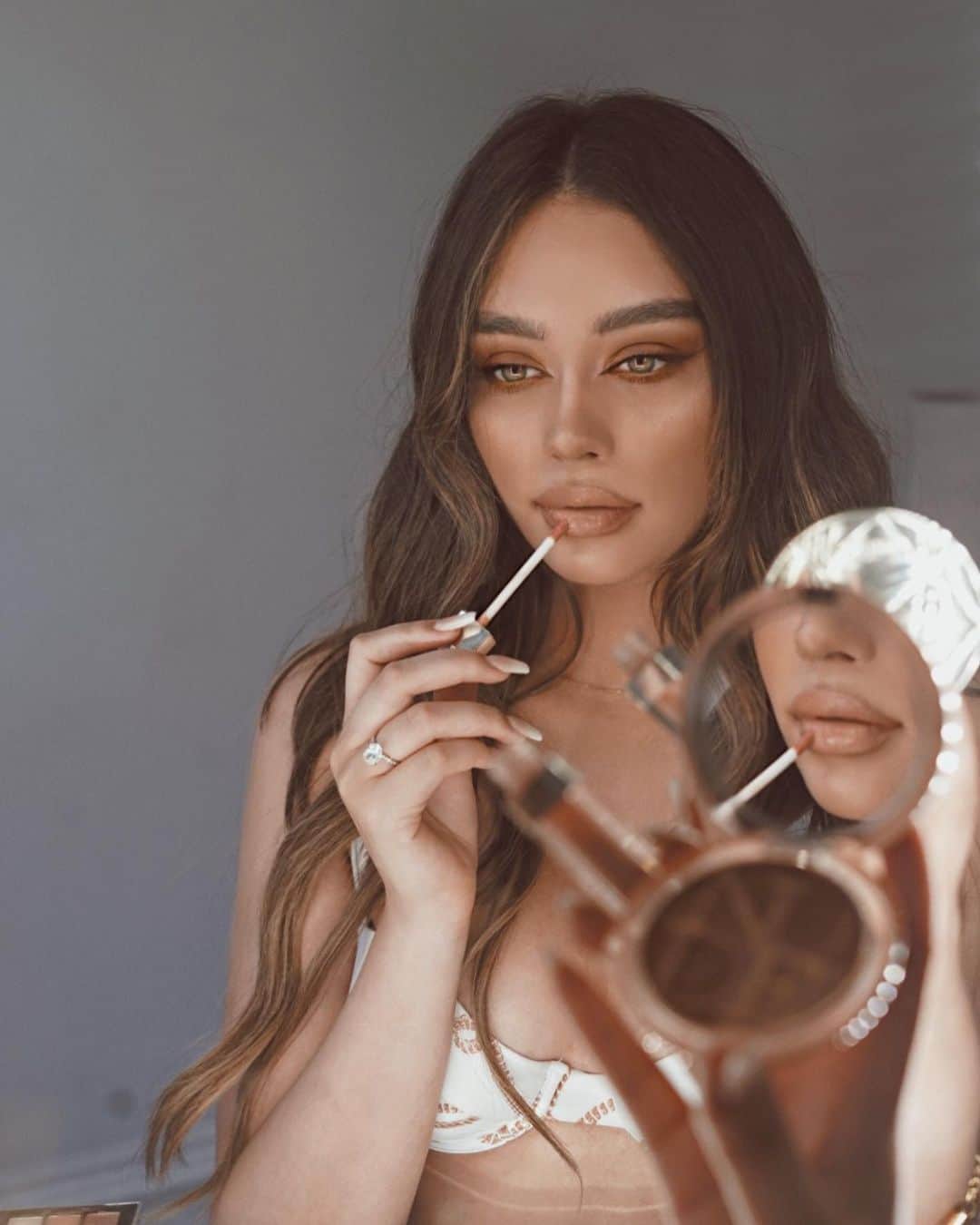 JANICE JOOSTEMAさんのインスタグラム写真 - (JANICE JOOSTEMAInstagram)「There is no beauty without happiness. - @dior  PRODUCTS:  • @diormakeup Mineral Nude Bronze in Warm Sundown • Dior Addict Lip Maximizer in Light Pink  • Dior Backstage Eyeshadow Palette in Warm Neutrals」7月15日 4時05分 - janicejoostemaa
