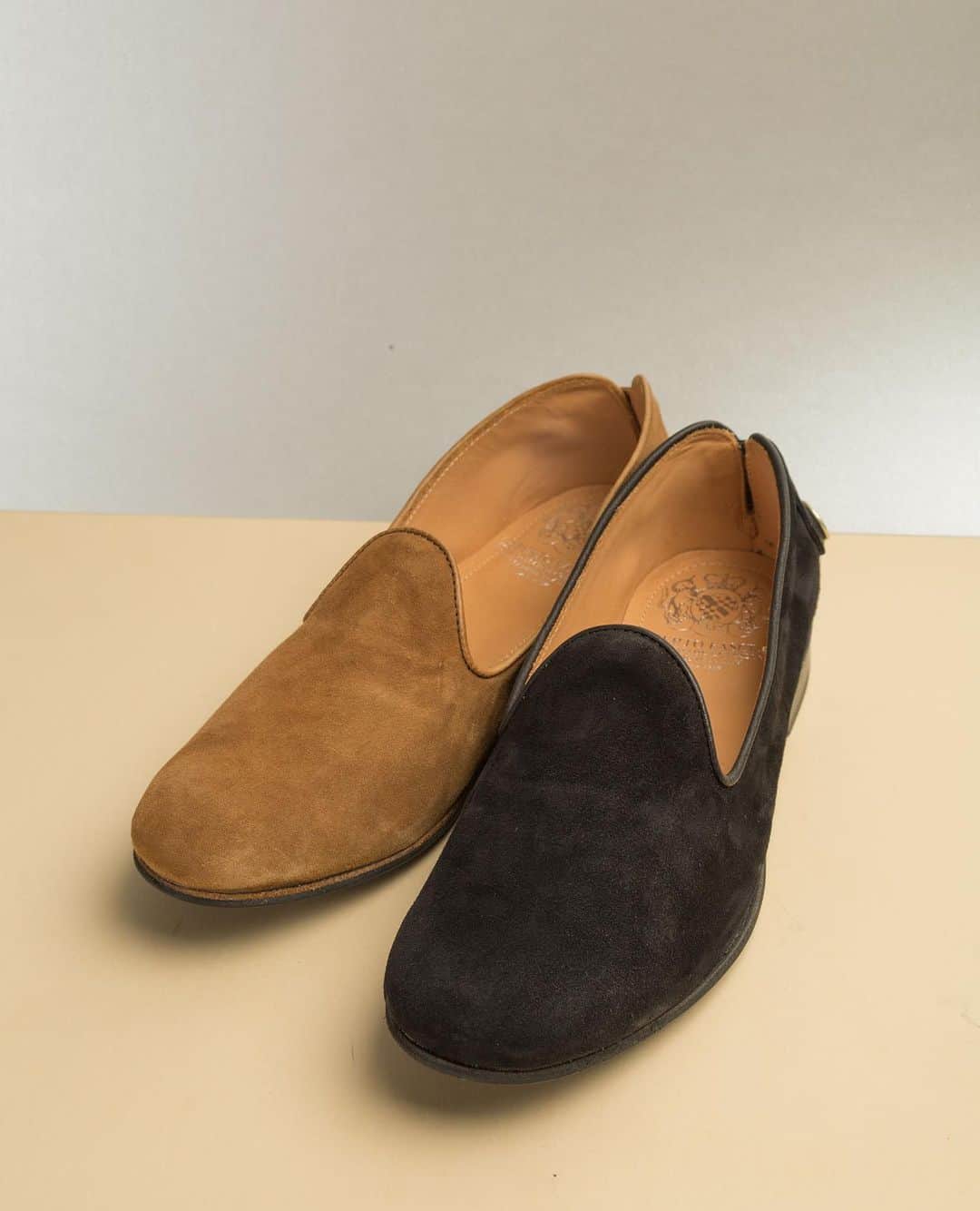 のインスタグラム：「An exceptional attention to details for these Alberto Fasciani’s loafers, made in calf reverse leather, famous for its extraordinary touch and strength. The edge in full grain leather and snap button on the heel side make this loafer shoe one of a kind.⁠⠀ ⁠⠀ Discover the New Arrivals > www.albertofasciani.it⁠⠀ ⁠⠀ #albertofasciani #ss20 #loafers」
