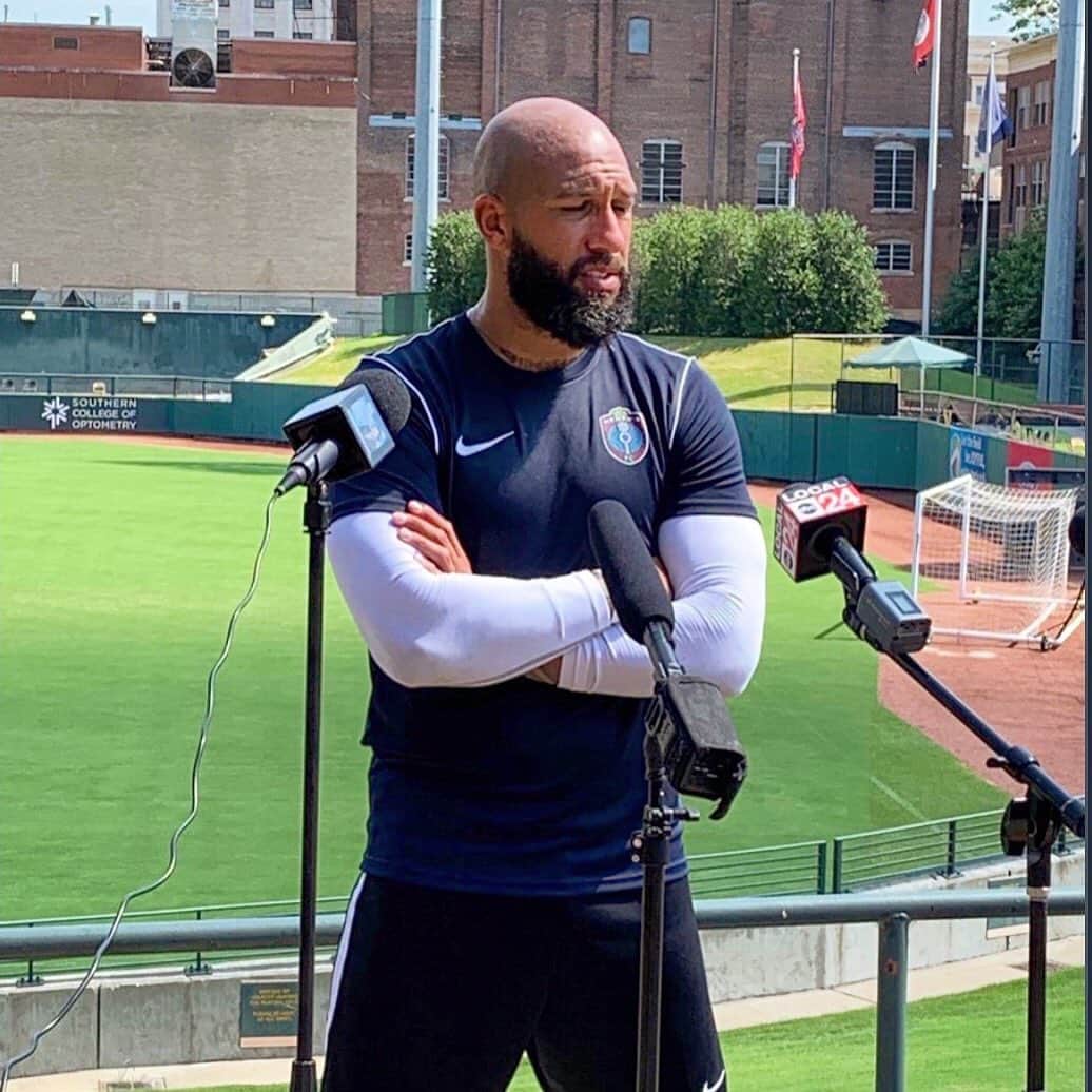 ティム・ハワードのインスタグラム：「T minus 24hrs‼️ @memphis901fc @espn #DEFENDMEMPHIS」