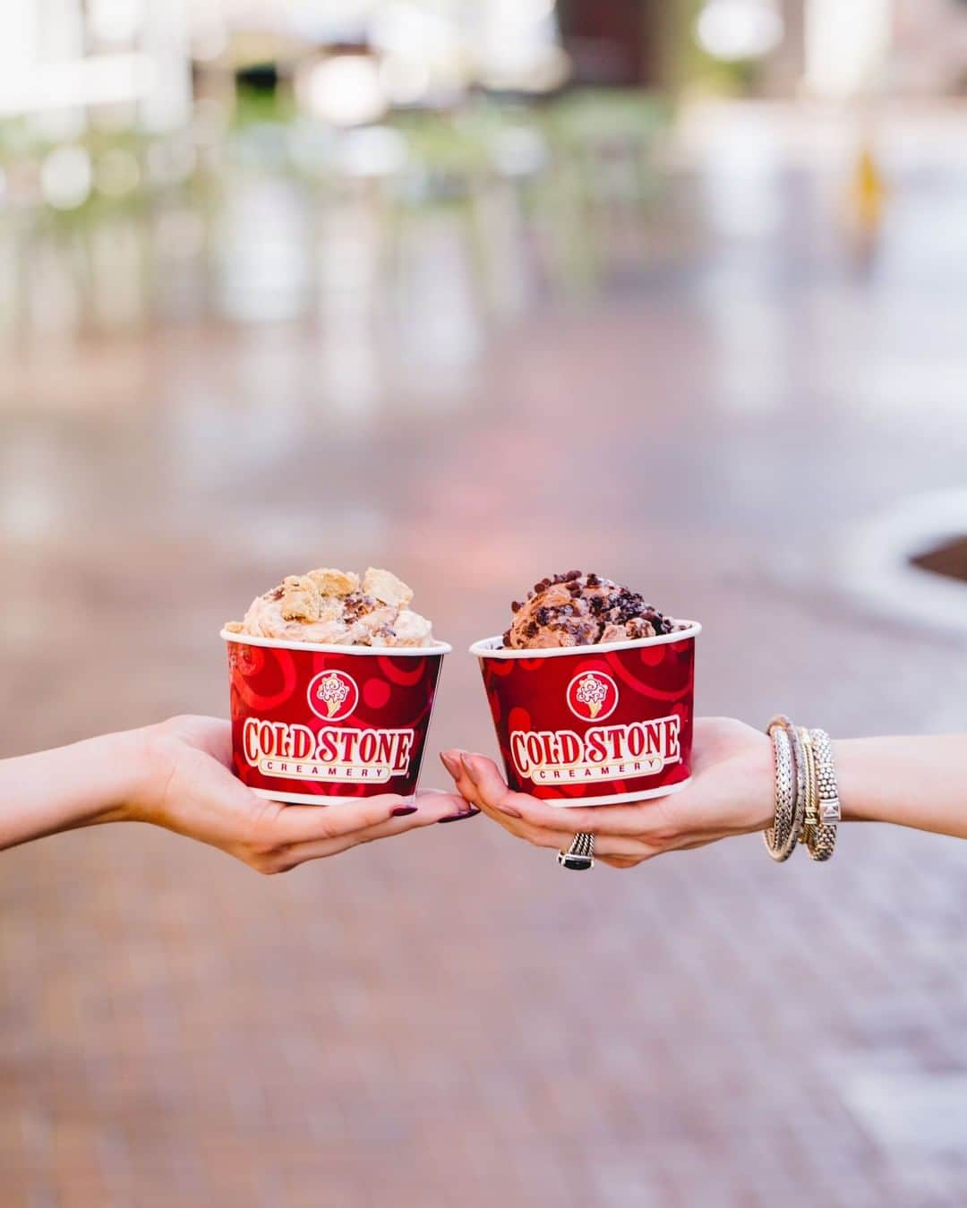 コールド・ストーン・クリーマリーのインスタグラム：「Besties who Cold Stone® together, stay together 😍」