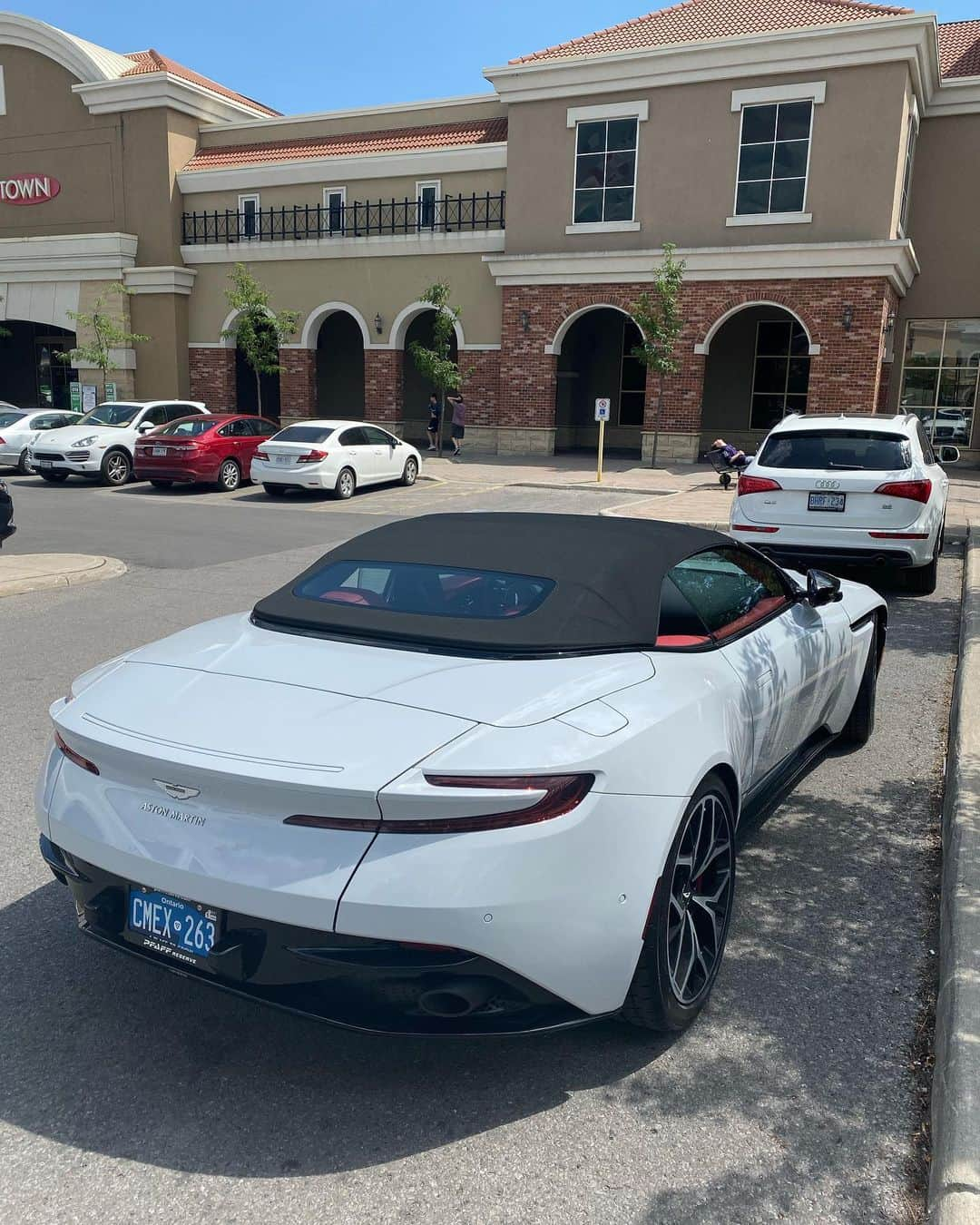 CarsWithoutLimitsさんのインスタグラム写真 - (CarsWithoutLimitsInstagram)「Aston Martin #DB11  Photos @shaw416  #carswithoutlimits #astonmartin」7月15日 5時01分 - carswithoutlimits