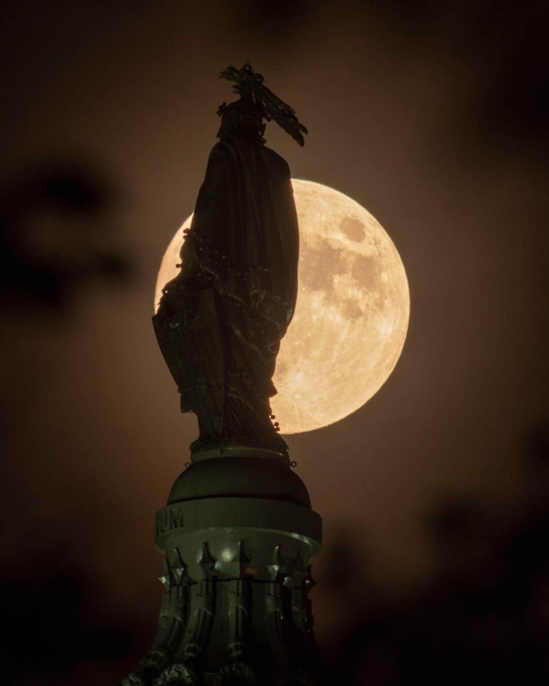National Geographic Travelさんのインスタグラム写真 - (National Geographic TravelInstagram)「Photo by @BabakTafreshi  The bronze Statue of Freedom has stood on the dome of the U.S. Capitol in Washington, D.C., since 1863. Last July, on assignment for @natgeo, I was framing this with a super-telephoto lens on a spot half a mile from the Capitol. Suddenly, as a perfect moment arrived, with the moon in an opening through trees, a police officer approached and shined a light in my face. We ended up having a great chat. Due to my activity in the late hours, I’m often approached by police and guards in various countries. It usually ends in a friendly manner, as most show interest in astronomy and the night sky, but there have been difficult occasions too. ⁣ Follow me @babaktafreshi for more nighttime photography. ⁣#washingtondc #uscapitol #fullmoon」7月15日 5時07分 - natgeotravel