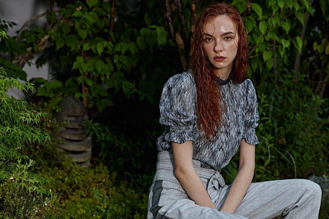 LIECOLLECTIONさんのインスタグラム写真 - (LIECOLLECTIONInstagram)「Greenery + our Wave Motif Blouse 🍃   #liecollection #puffsleeves #lielooks #summerstyle #koreandesigner #chungchunglee #nyc #contemporaryfashion #fashion #style」7月15日 5時39分 - liecollection_