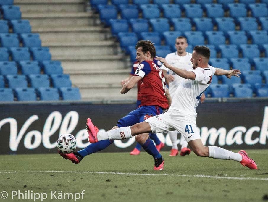 ヴァレンティン・シュトッカーのインスタグラム：「Drei weitere Punkte auf dem Konto 🙌🏼❤️💙 #vs14 @fcbasel1893」