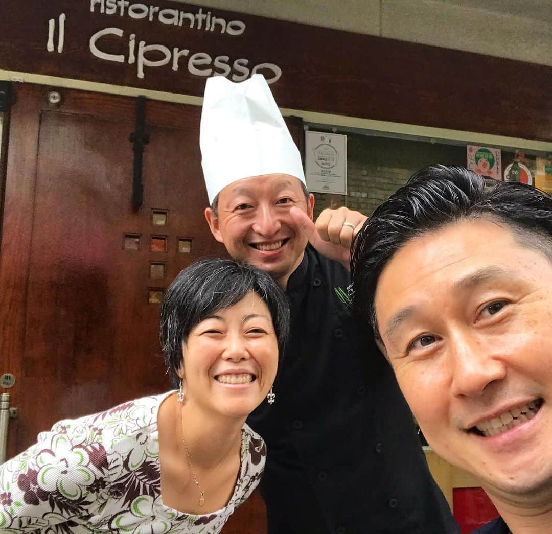 下山英哉さんのインスタグラム写真 - (下山英哉Instagram)「天文館の イタリアンレストラン イルチプレッソの古畑さんご夫妻  ゆうぐれエクスプレスで 大好評のテイクアウトを ご紹介頂きました  トスカーナ州の星のつくレストランで 料理長を務めたシェフの作る 本格イタリアンを 自宅で楽しめる『おうちでチプレッソ』 予約フォームもあります↓  https://ws.formzu.net/sfgen/S22523193/?fbclid=IwAR15E6JB9gAzbb7VsXFbNGAbujjAyhvTPW7rmzcEmi2s8bZY-AXkF6hLbys  #イルチプレッソ #リストランディーノ #鹿児島 #天文館 #天文館グルメ通り  #イタリアンレストラン #絶品イタリアン #かごしまの風と光とナポリ祭  #おうちでチプレッソ #テイクアウト #トスカーナ料理 #mbcradio #ゆうぐれエクスプレス #電話出演 #ゲスト #鹿児島 #kagoshima #ilcipresso」7月15日 6時19分 - shimoyama.hideya